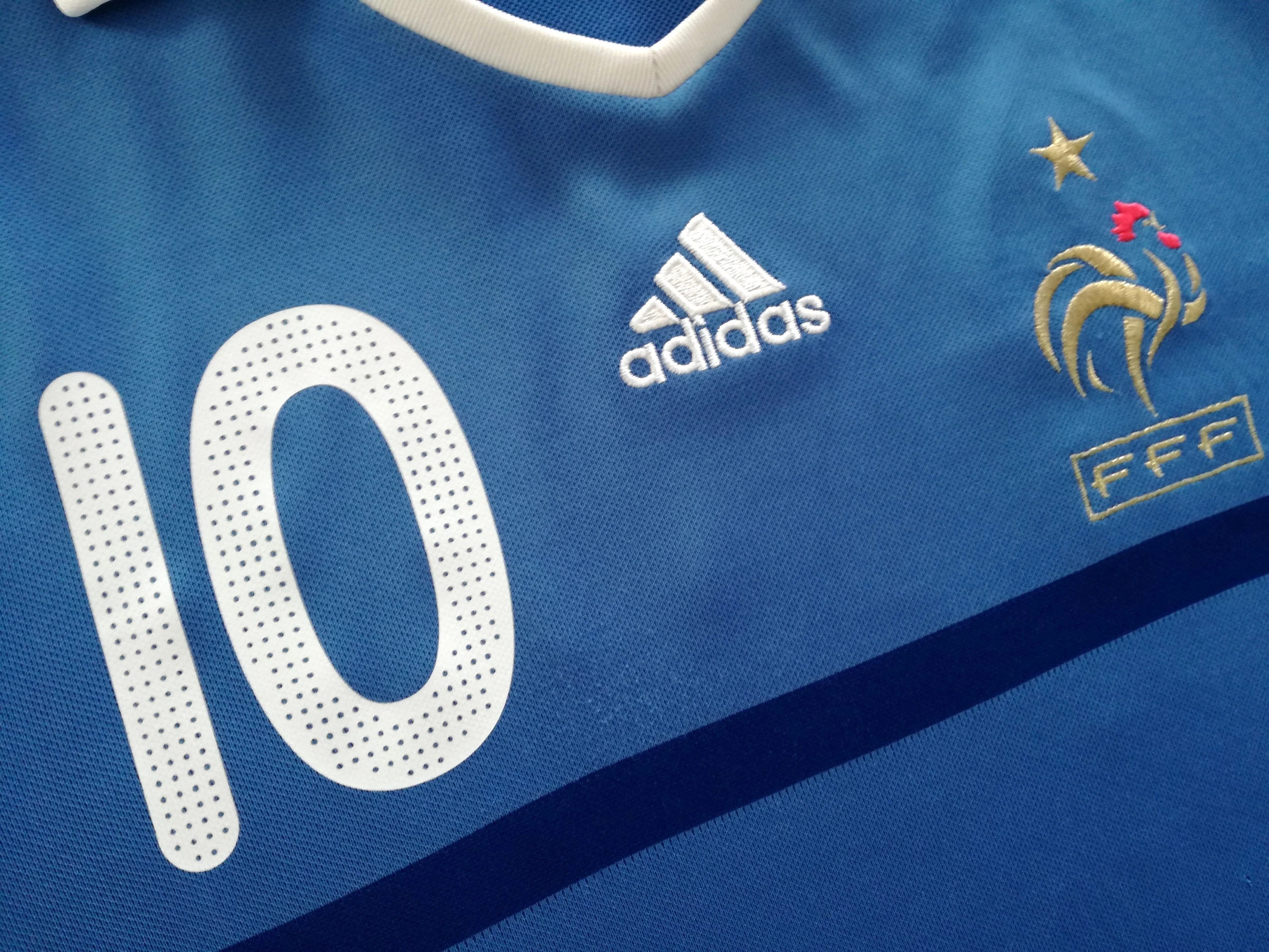 2008/09 France Home 'World Cup qualifiers' Football Shirt Benzema #10 (M) - Image 8