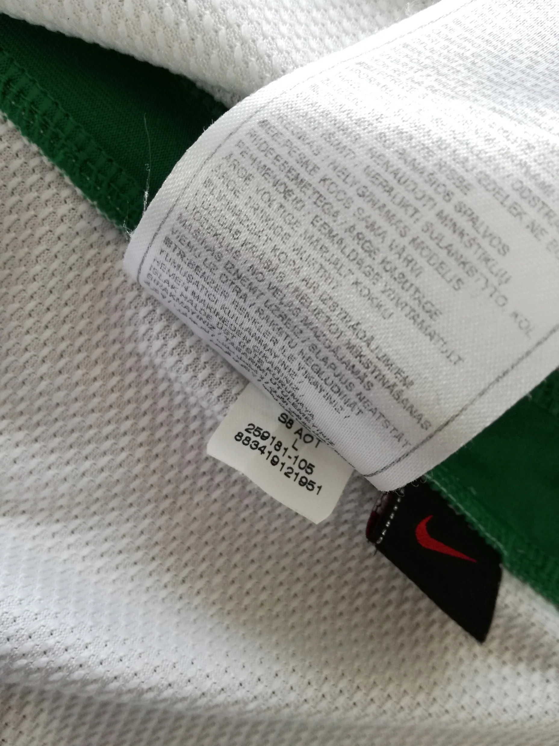 2008/09 Portugal Away Football Shirt (L) - Image 8