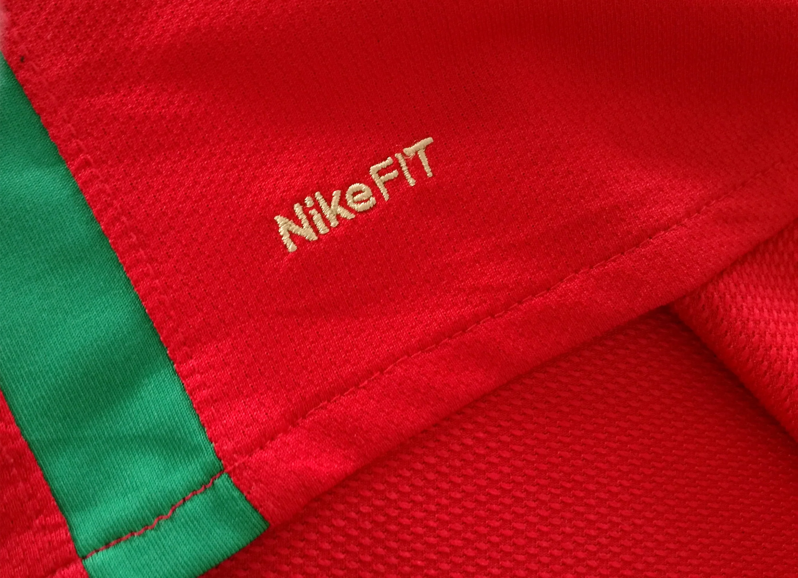 2008/09 Portugal Home Football Shirt (W) (XL) *BNWT* - Image 4
