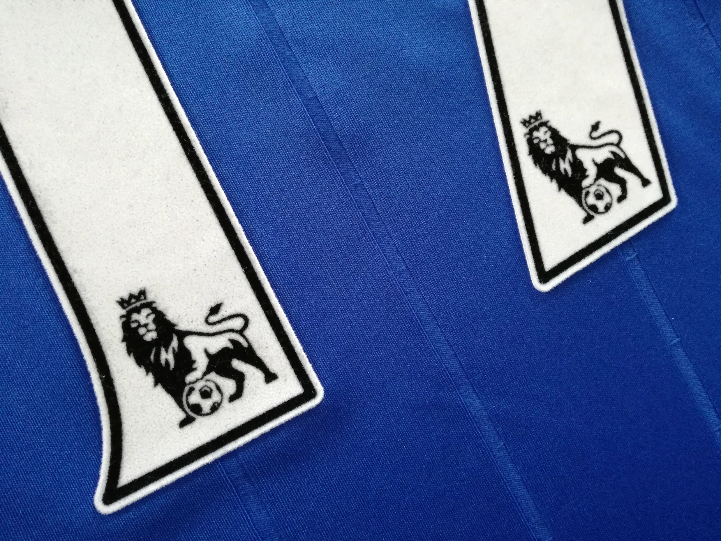 2009/10 Everton Home Premier League Football Shirt. Cahill #17 (XXL) - Image 8