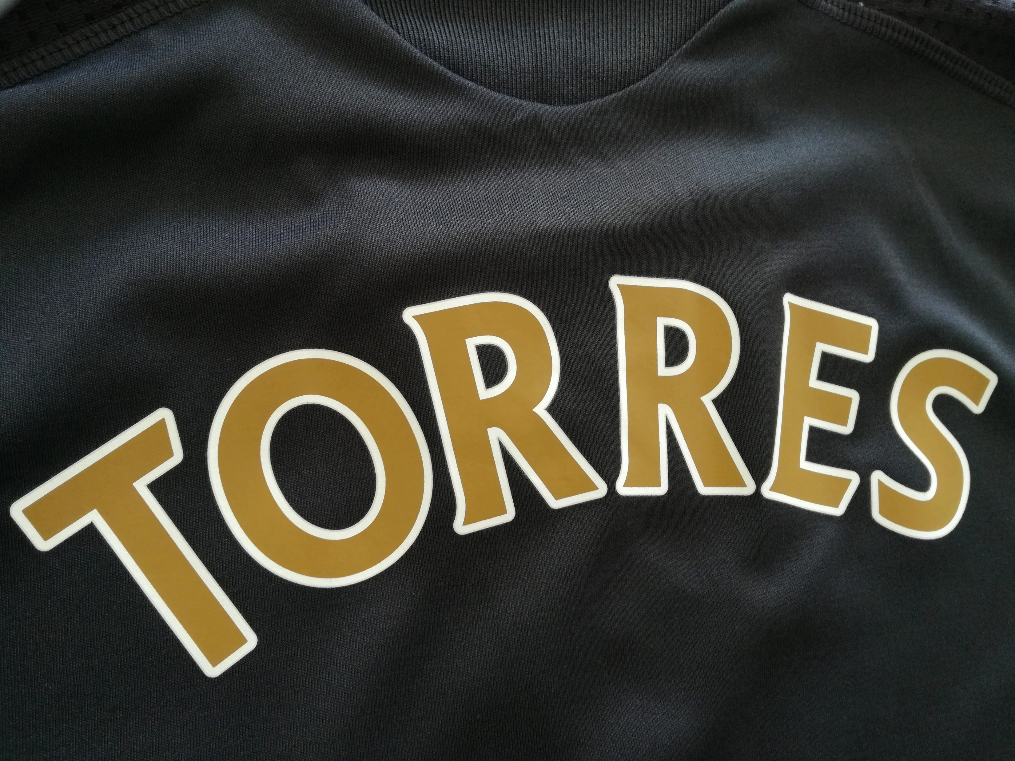 2009/10 Liverpool Away Premier League Football Shirt Torres #9 (S) - Image 10