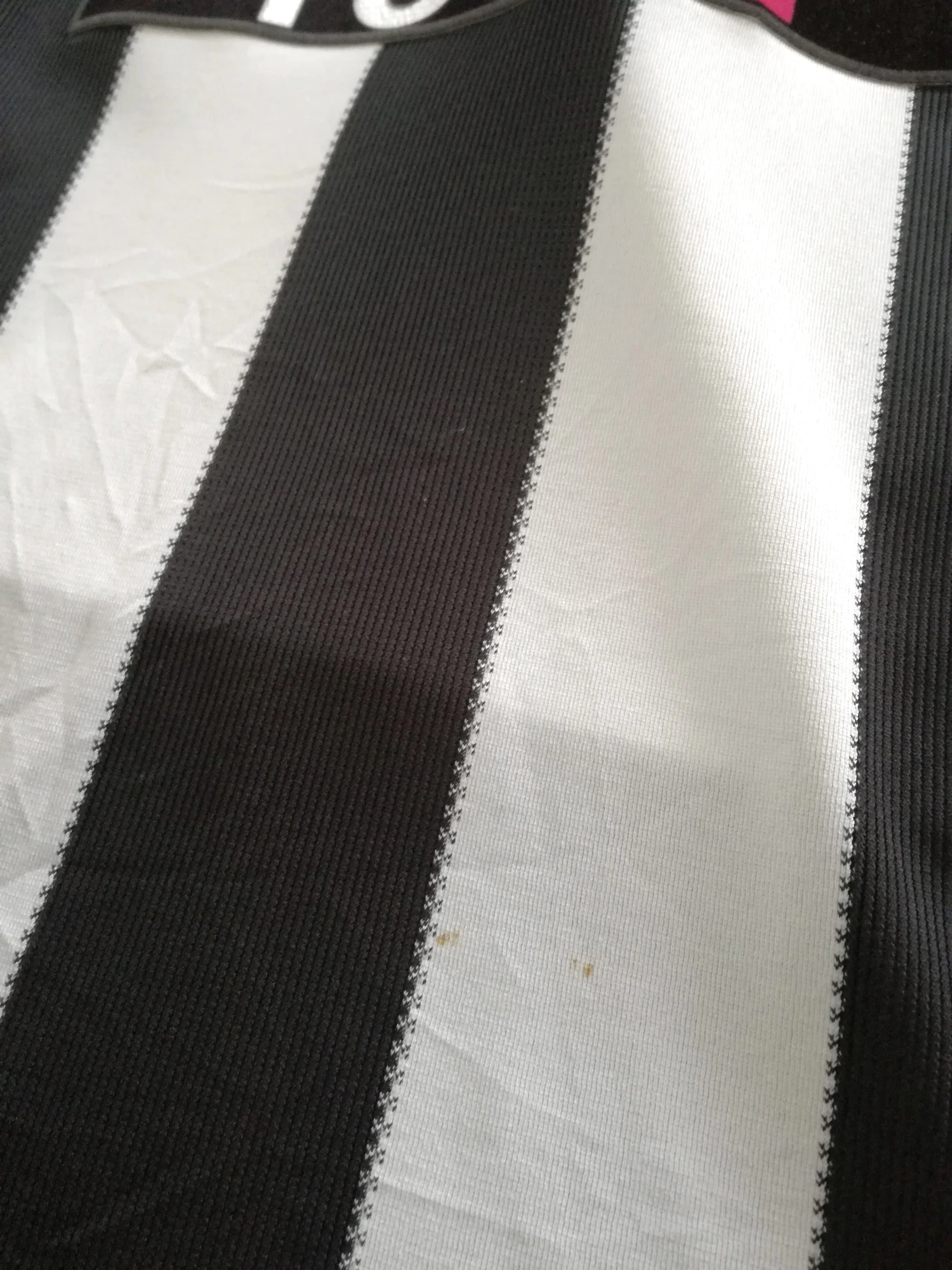 2009/10 Newcastle United Home Football Shirt (XXL) - Image 4