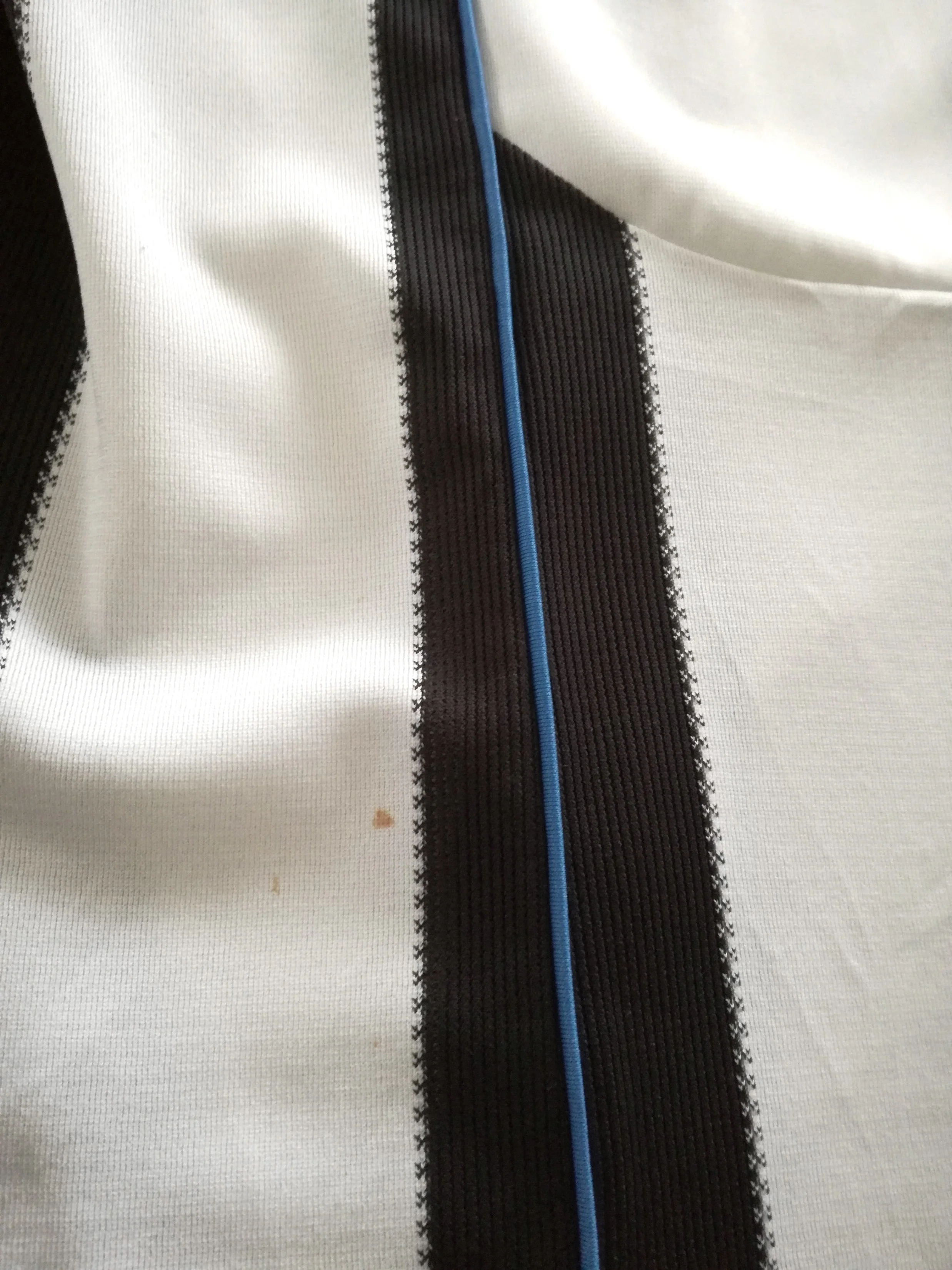 2009/10 Newcastle United Home Football Shirt (XXL) - Image 7