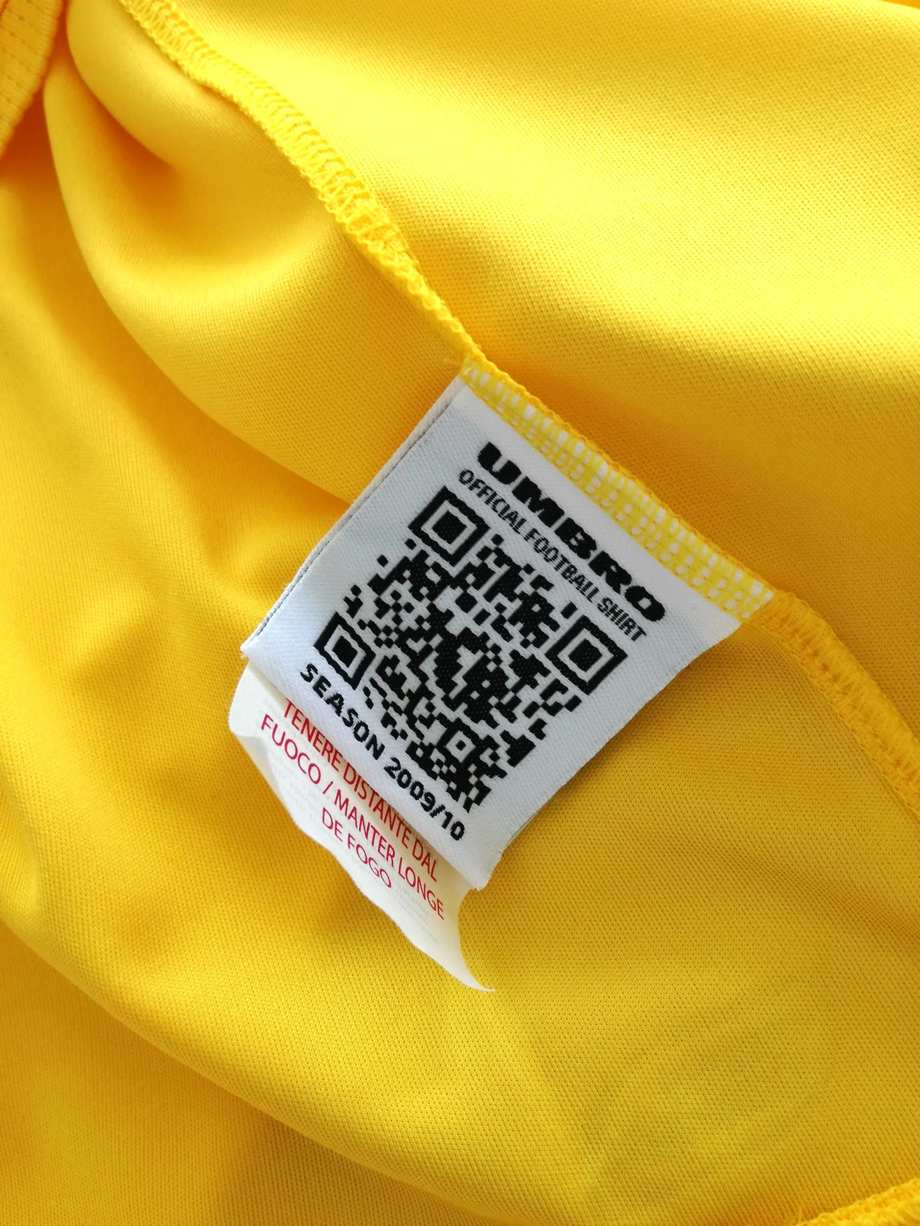 2009/10 Sweden Home Football Shirt (L) - Image 3