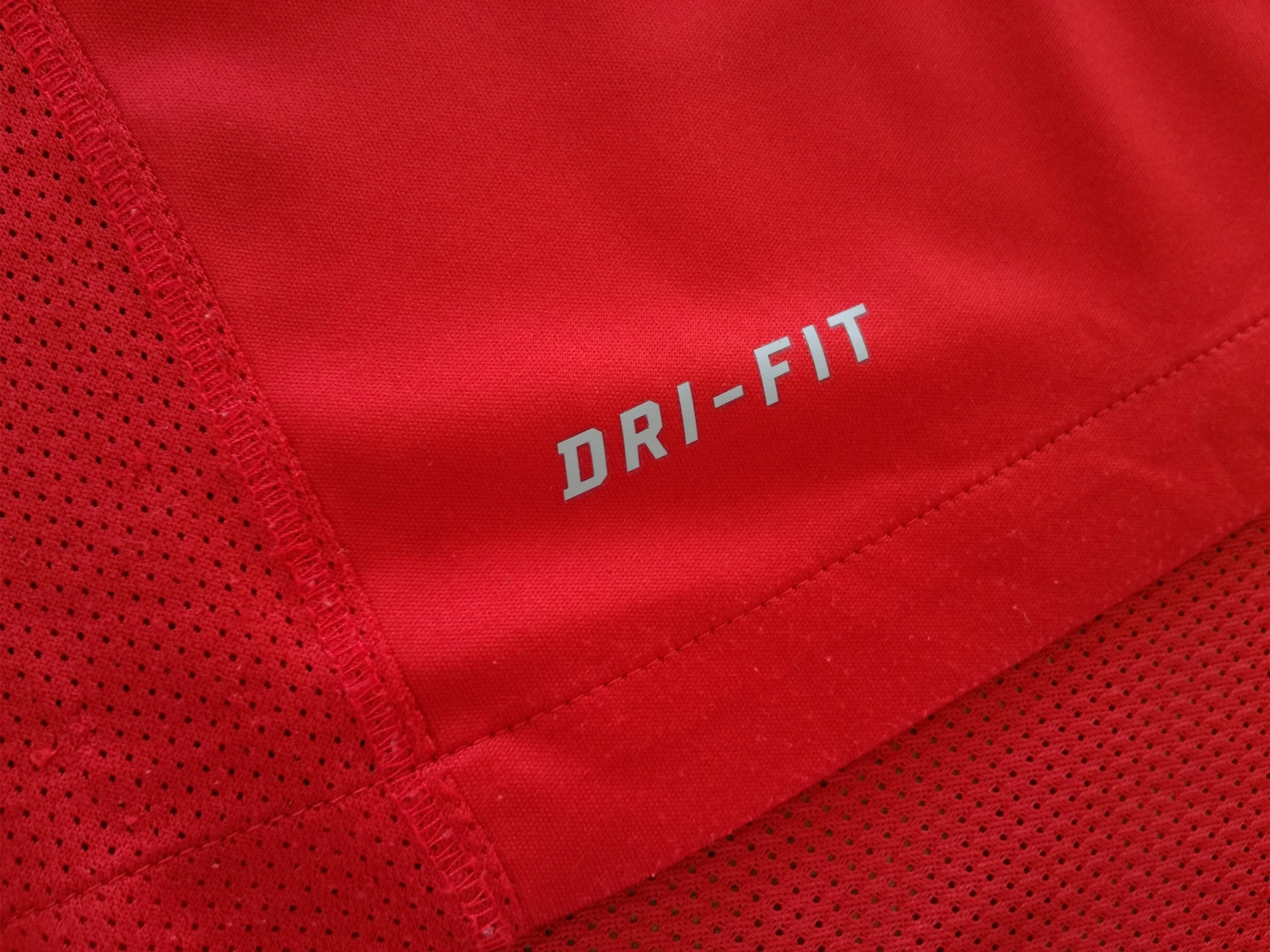 2010/11 Arsenal Training Shirt (L) - Image 5