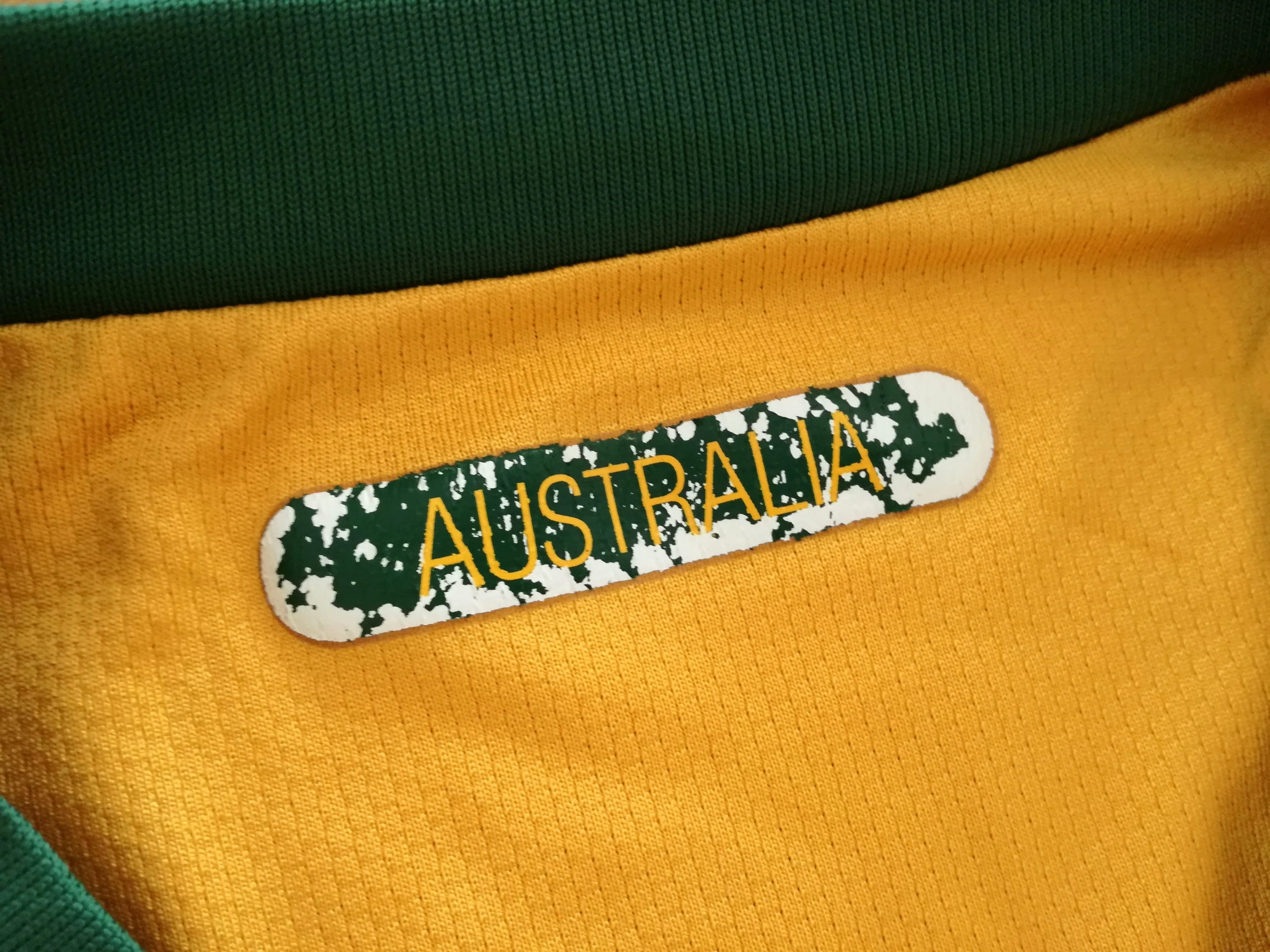 2010/11 Australia Home Football Shirt (XL) - Image 10