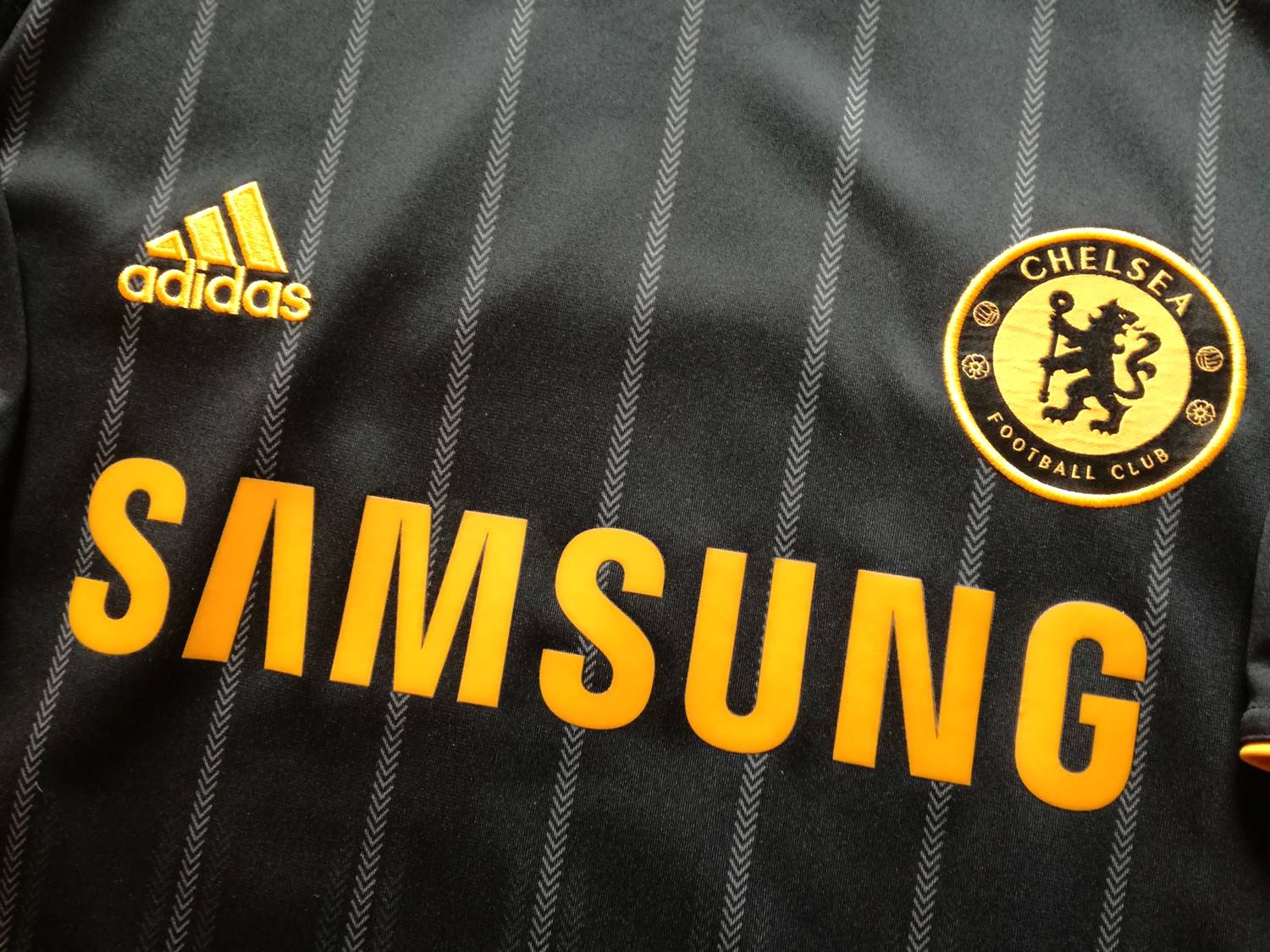 2010/11 Chelsea Away Football Shirt (S) - Image 2