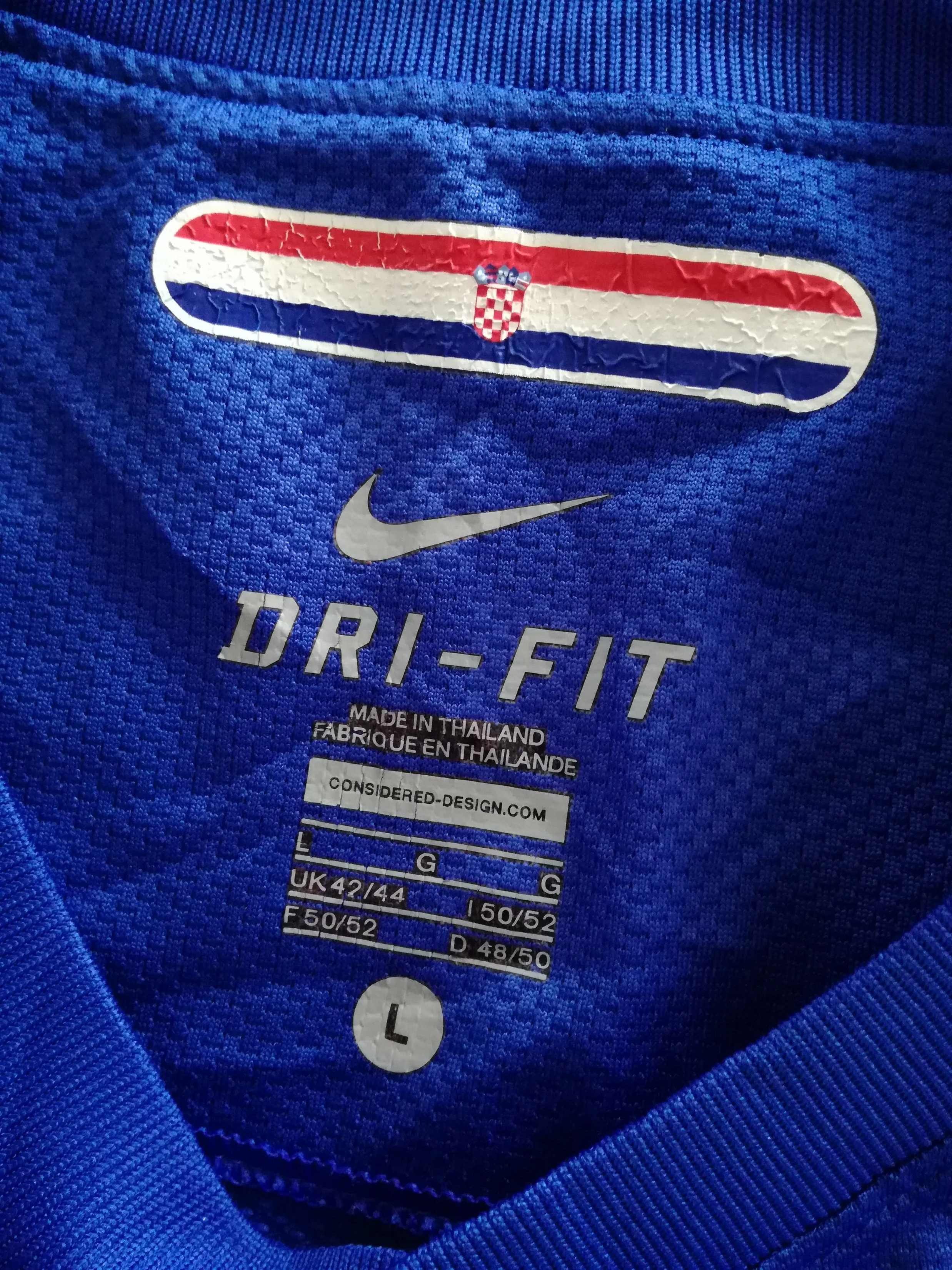 2010/11 Croatia Away Football Shirt (L) - Image 2