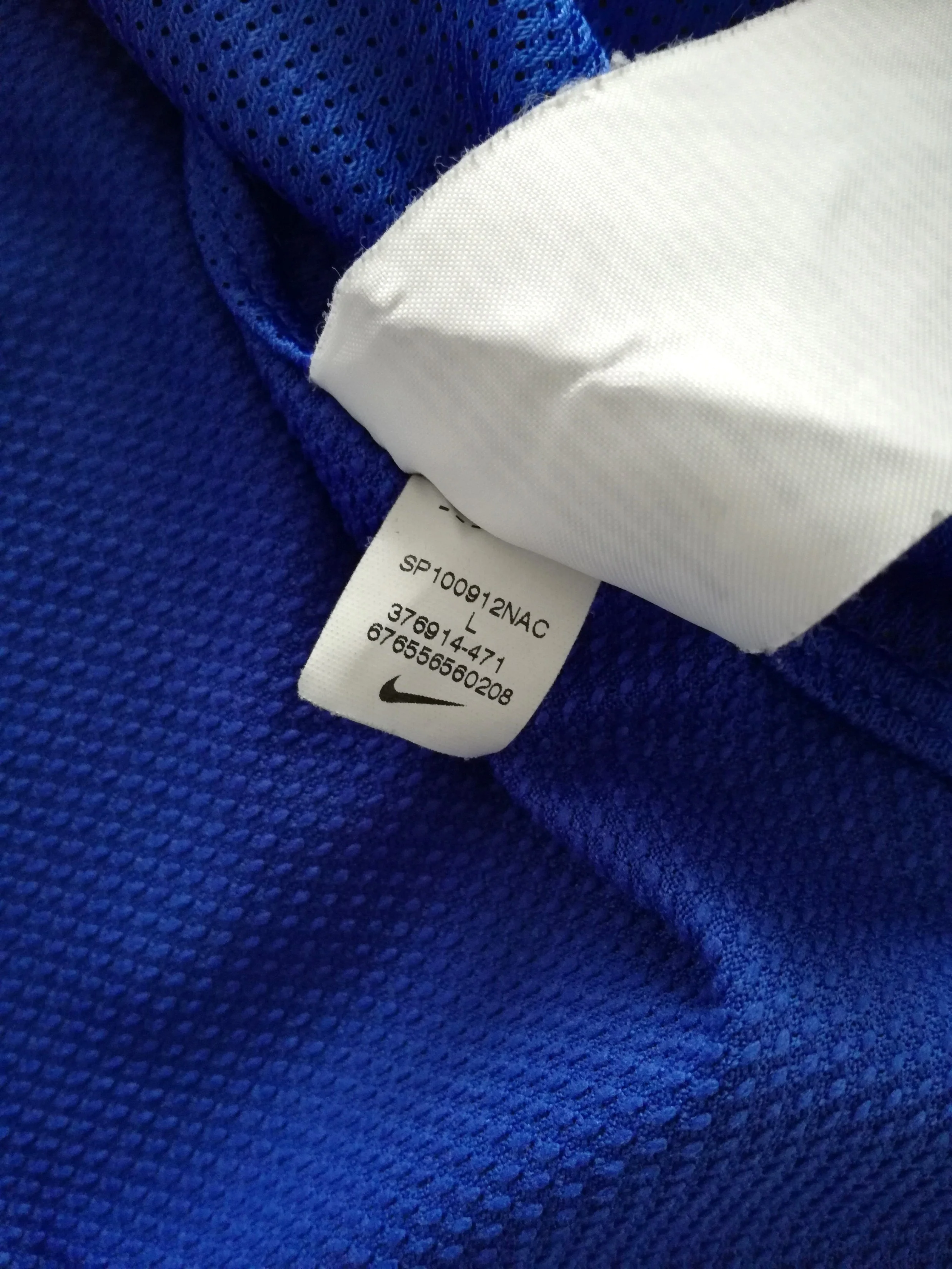 2010/11 Croatia Away Football Shirt (L) - Image 5