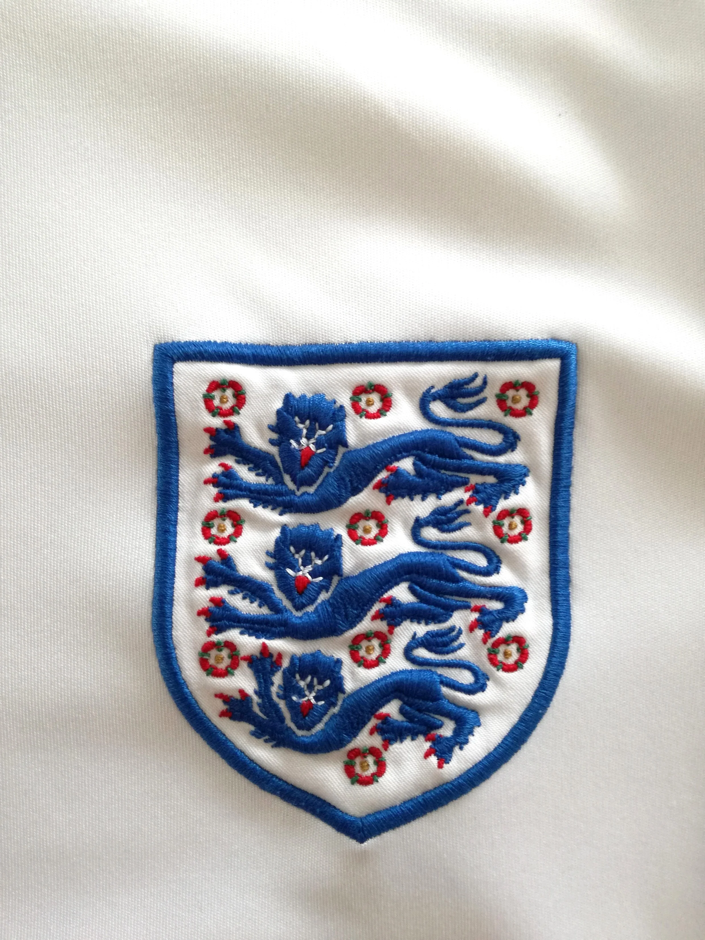 2010/11 England Leisure Shirt (M) - Image 5
