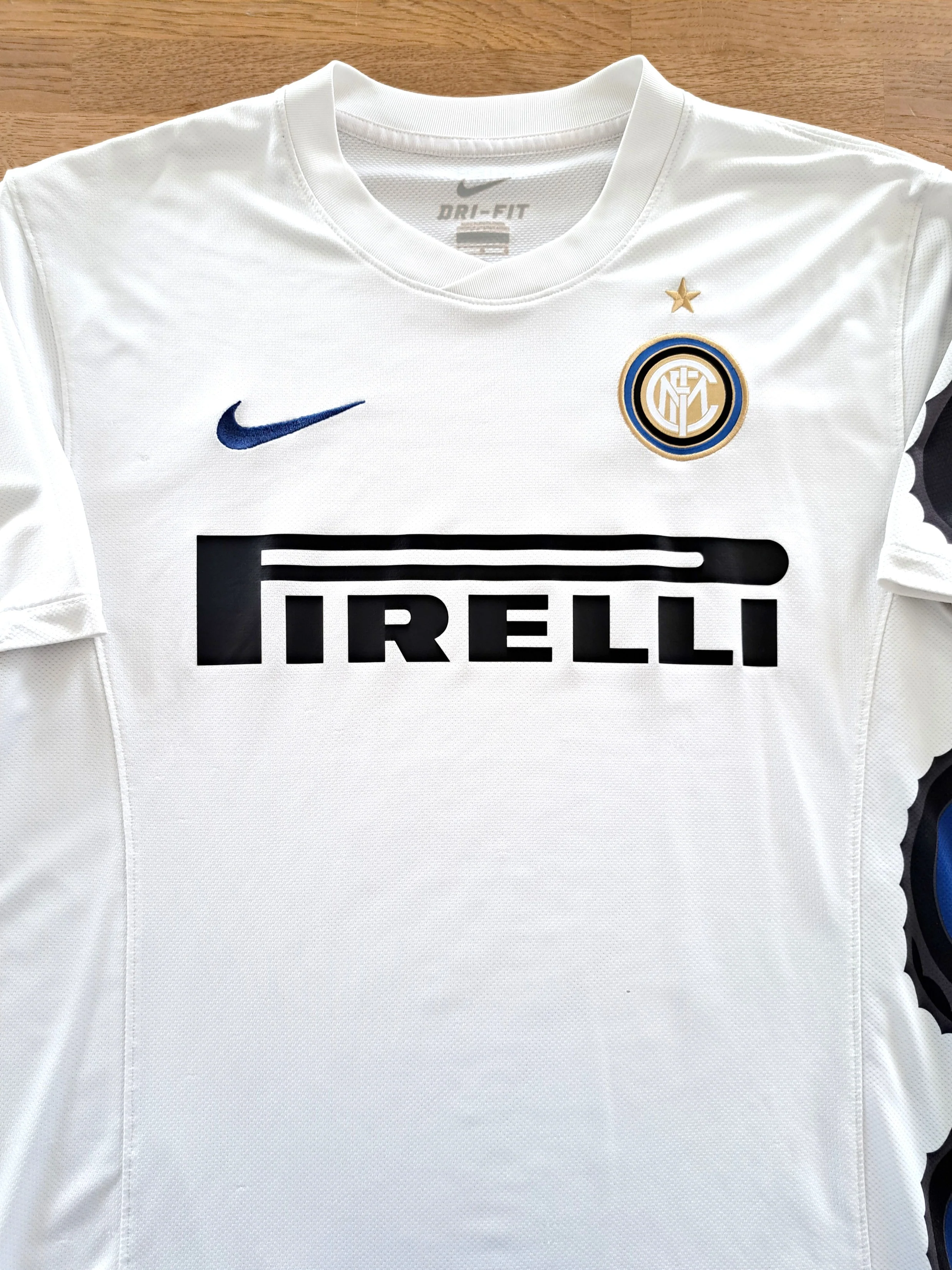 2010/11 Internazionale Away Football Shirt (M)