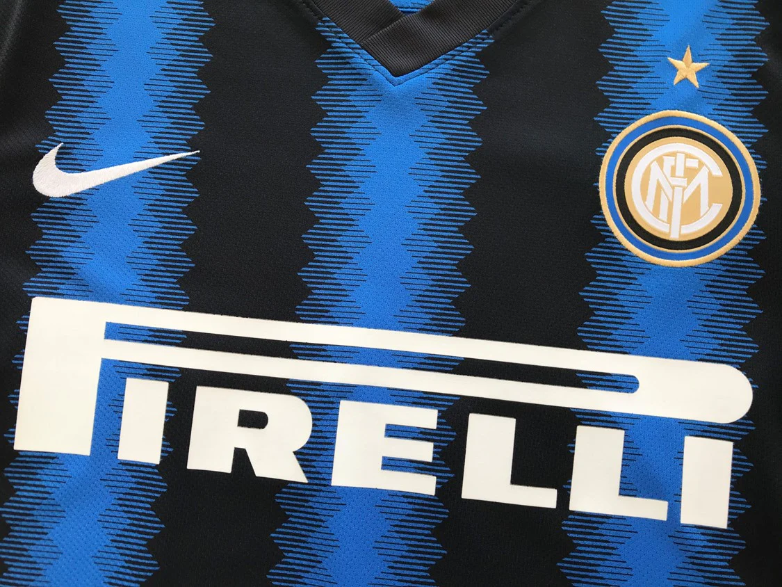 2010/11 Internazionale Home Football Shirt (S) - Image 3