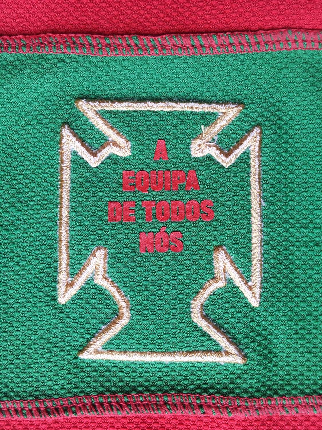 2010/11 Portugal Home Football Shirt (XL) - Image 6