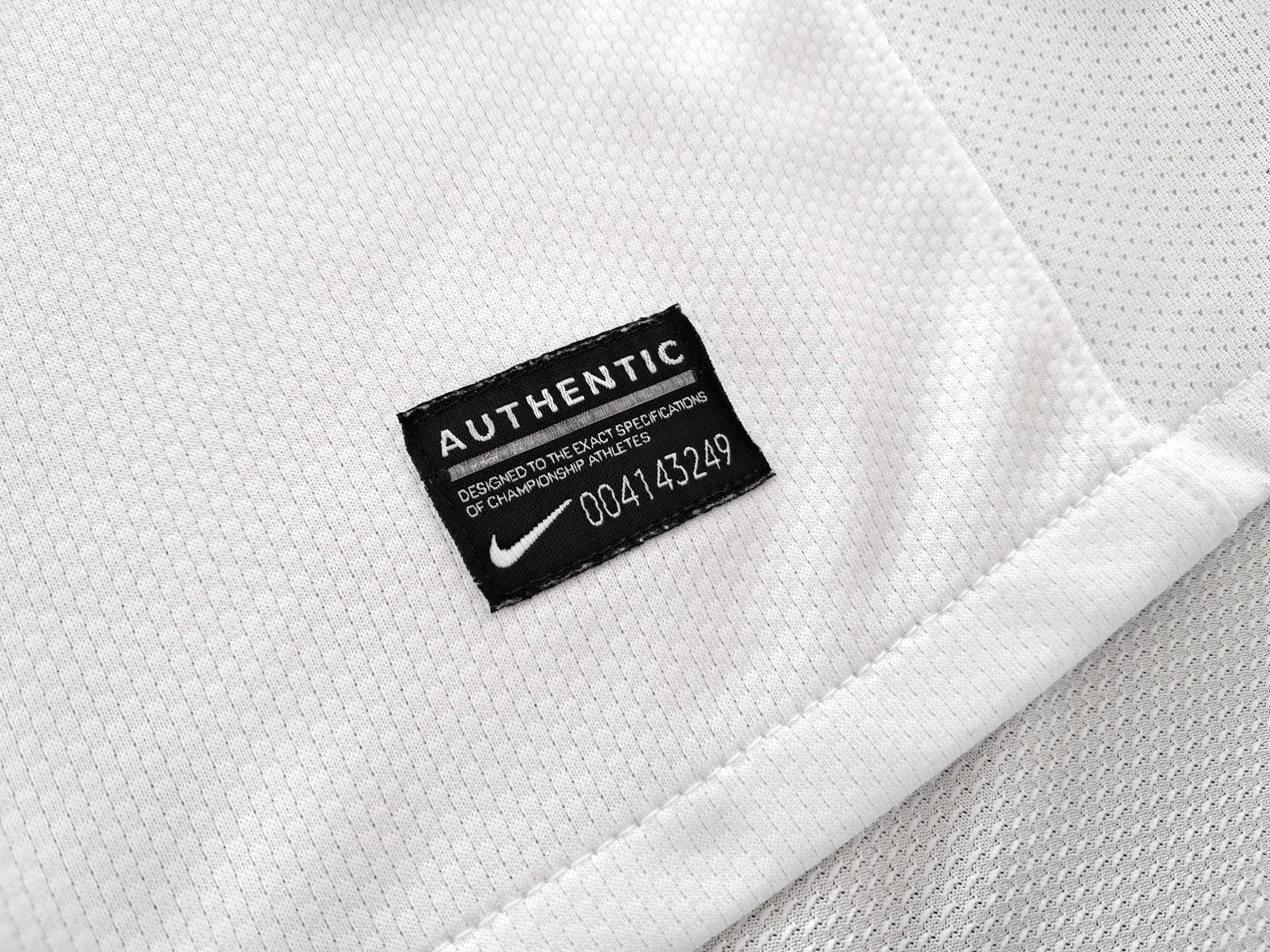 2010/11 Slovenia Home Football Shirt (XL) - Image 7