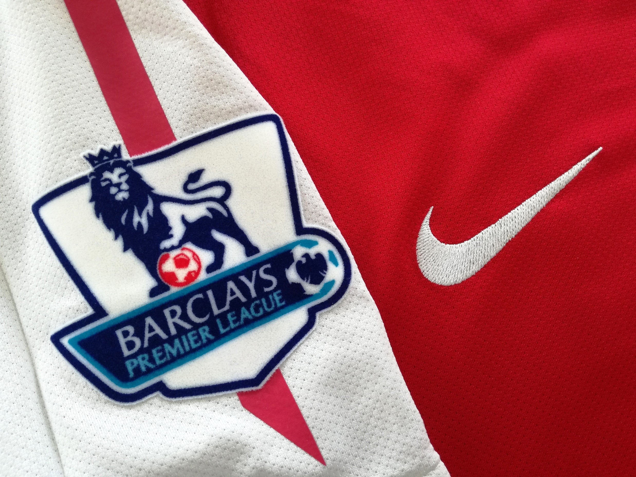2011/12 Arsenal Home Premier League Football Shirt Chamberlain #15 (M) - Image 6