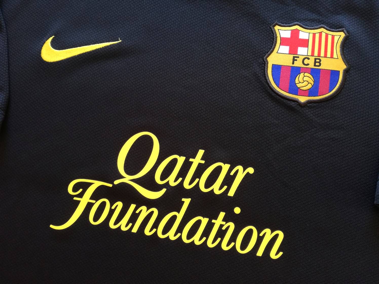 2011/12 Barcelona Away La Liga Football Shirt (XXL) - Image 4