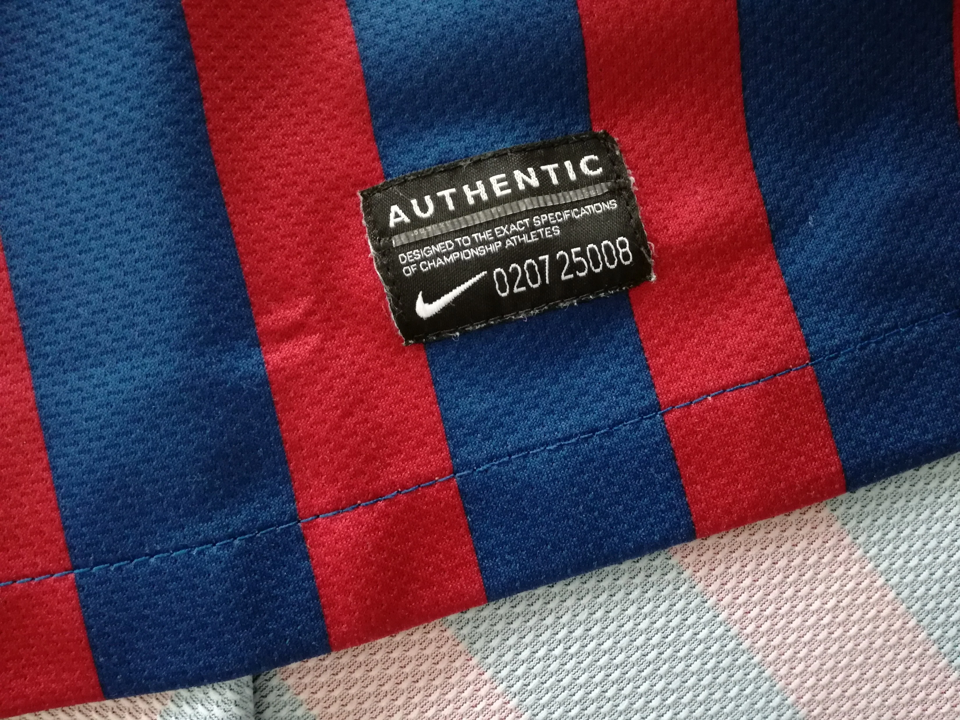 2011/12 Barcelona Home La Liga Football Shirt Xavi #6 (M) - Image 8