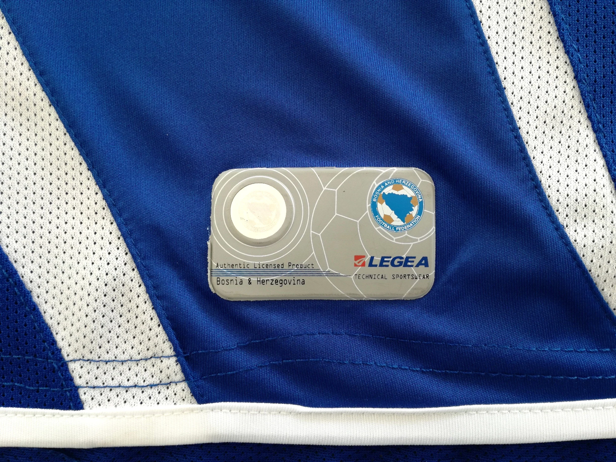 2012 Bosnia & Herzegovina Home Football Shirt. (XL) - Image 4