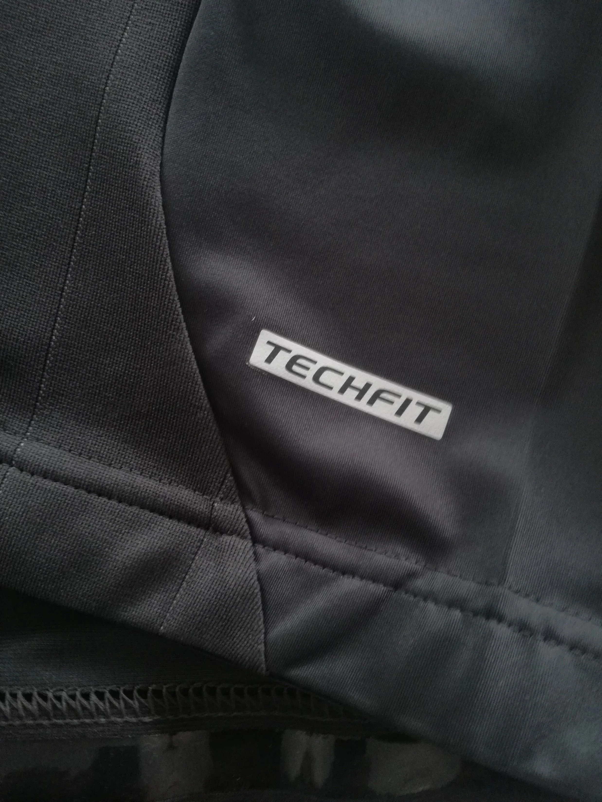 2011/12 Liverpool Away TechFit Football Shirt. (M) (6) - Image 3