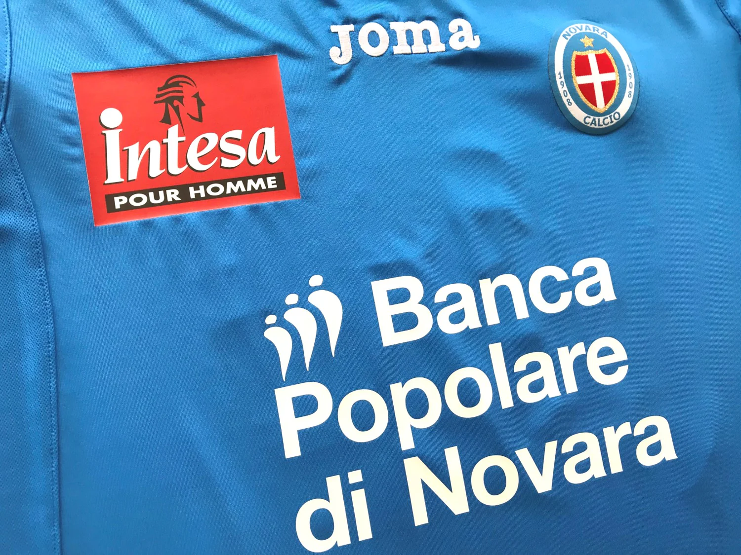 2011/12 Novara Calcio Home Serie A Football Shirt Coubronne #32 (M) - Image 6