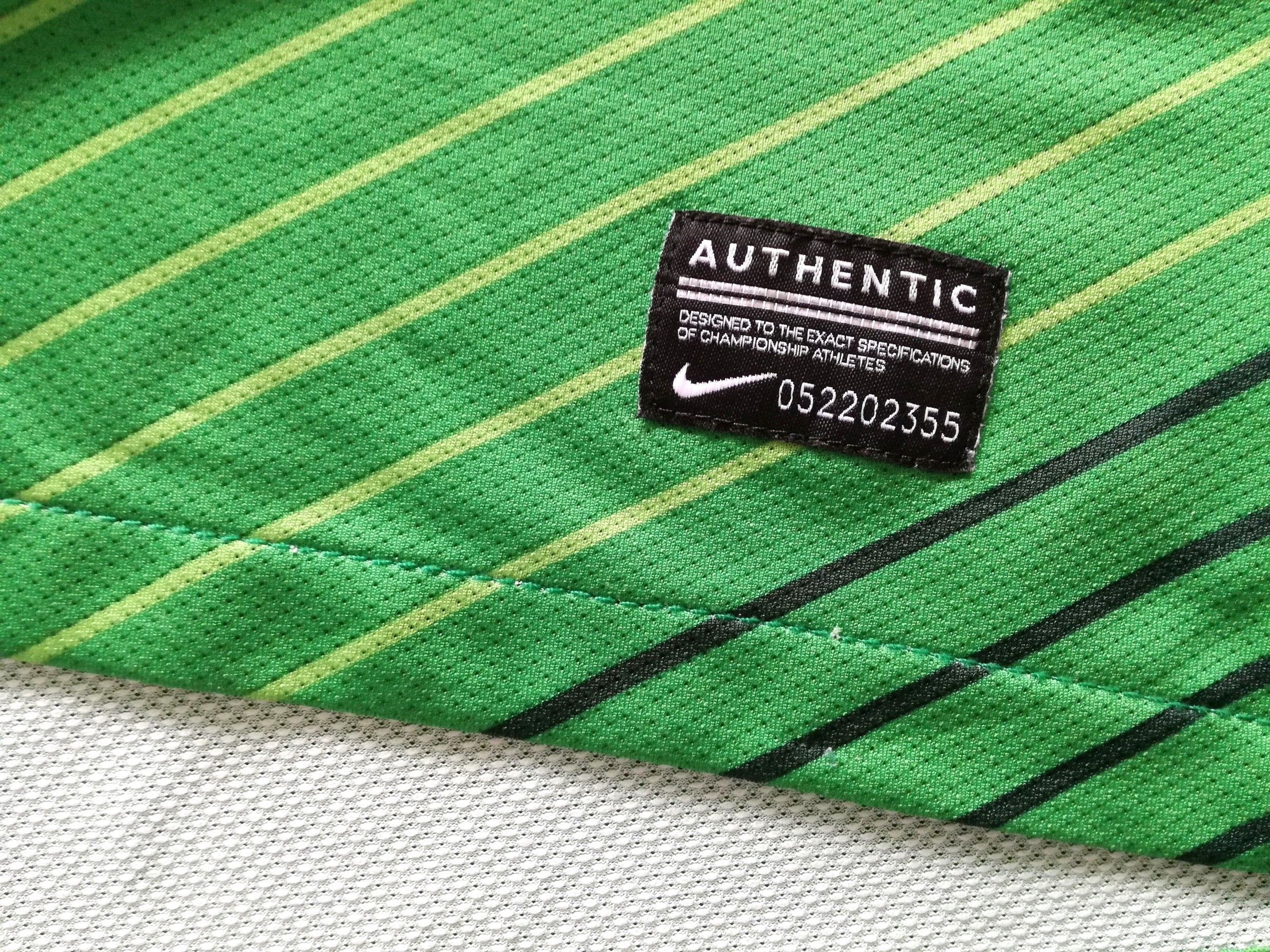 2011/12 Werder Bremen Home Bundesliga Football Shirt (L) - Image 7