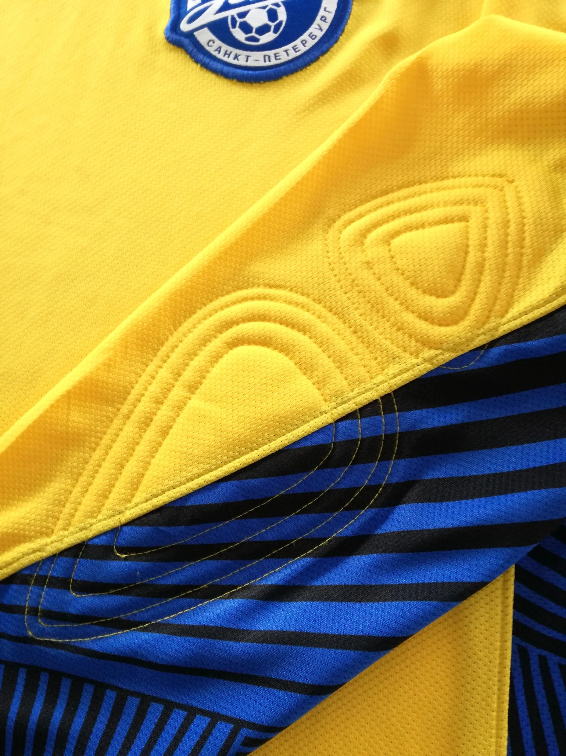 2011/12 Zenit St. Petersburg Goalkeeper Football Shirt (M) - Image 2