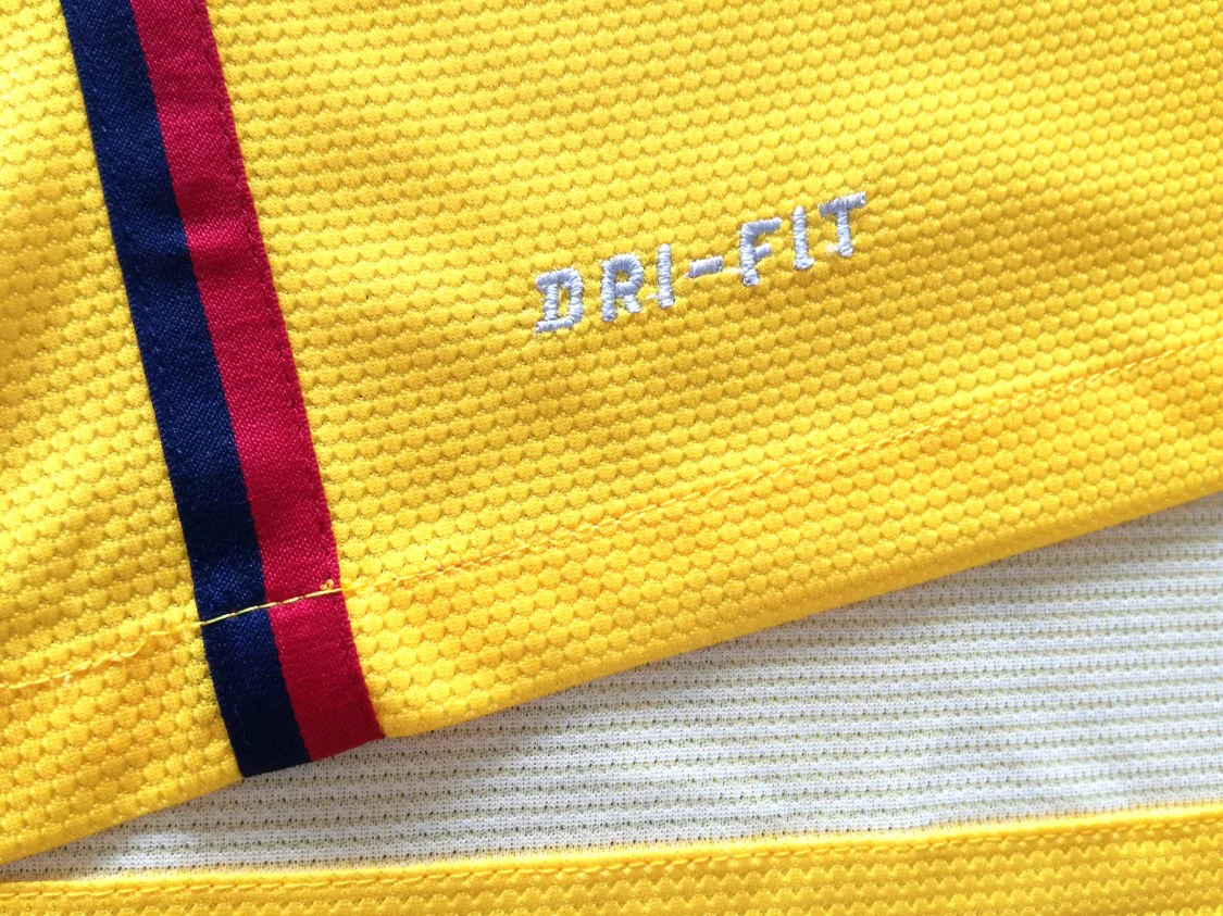 2012/13 Barcelona Away La Liga Football Shirt (L) - Image 6