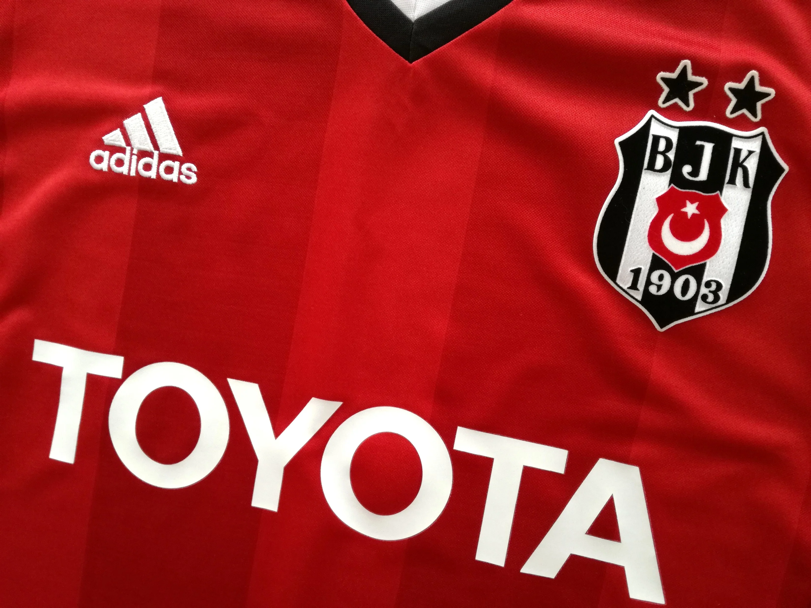2012/13 Besiktas 3rd Football Shirt (XL) - Image 3