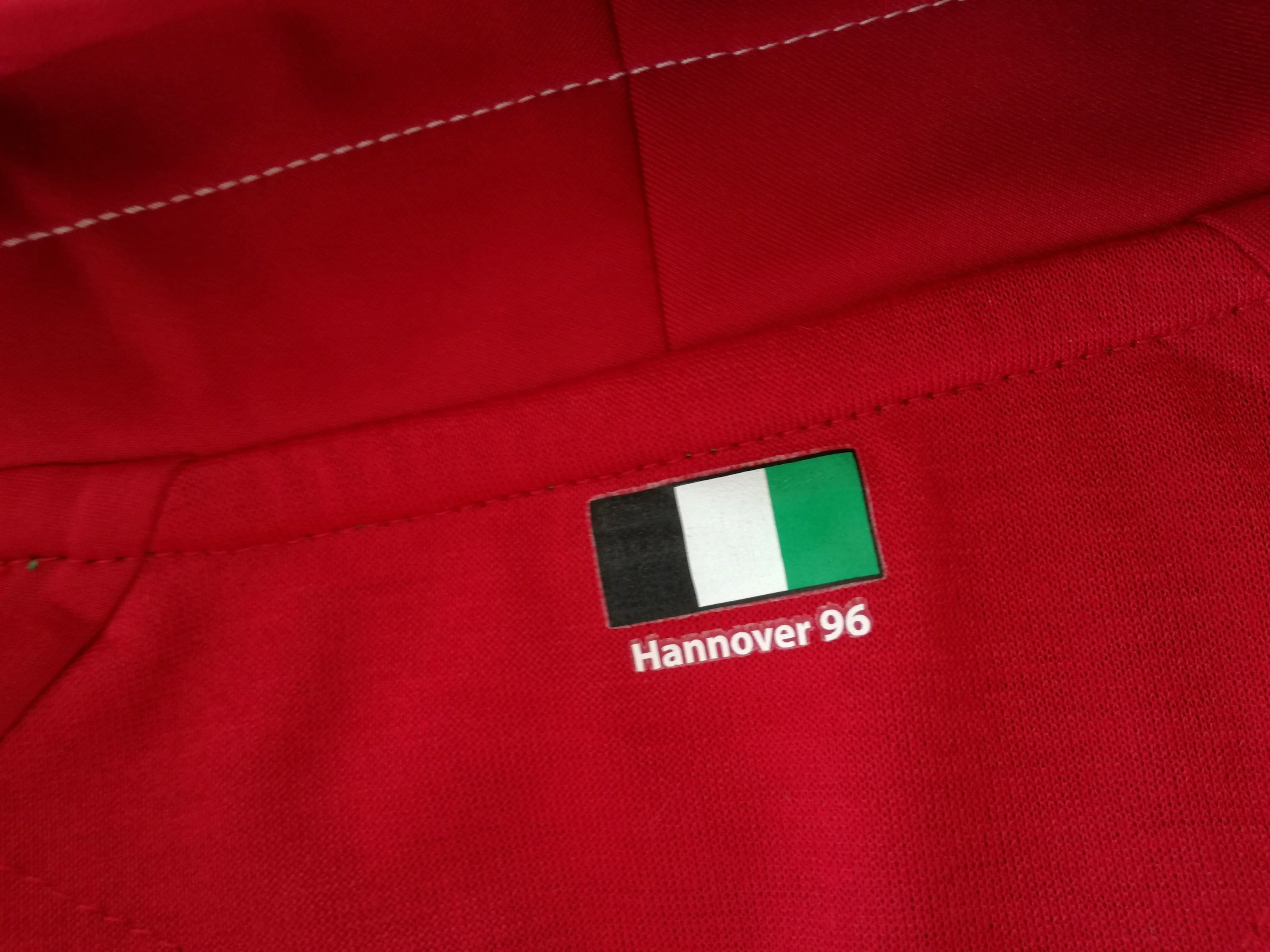 2012/13 Hannover 96 Home Football Shirt (M) - Image 6