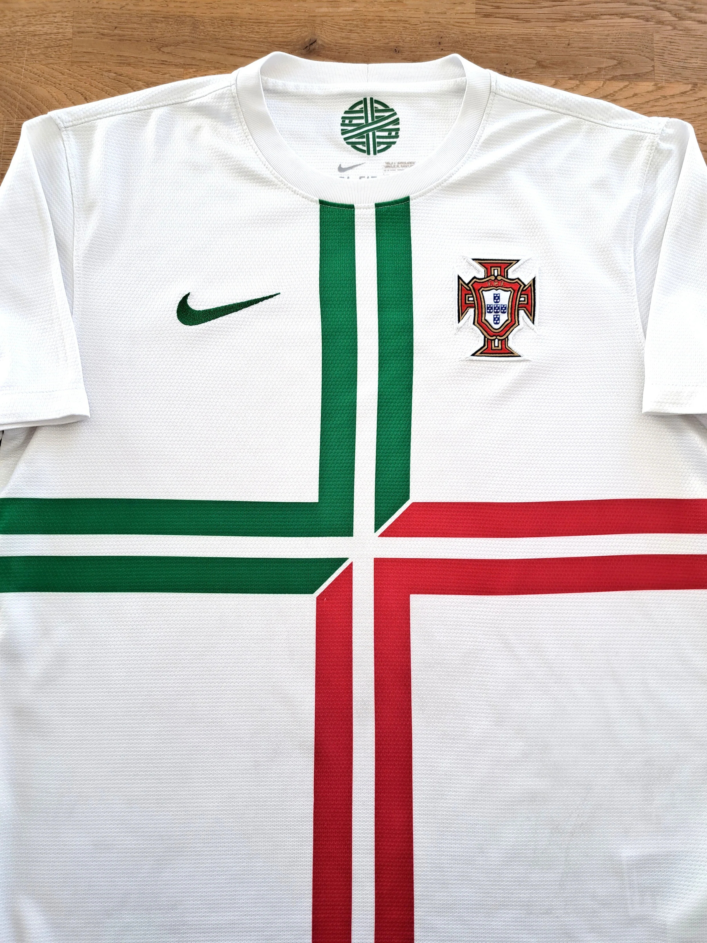 2012/13 Portugal Away Football Shirt (L)