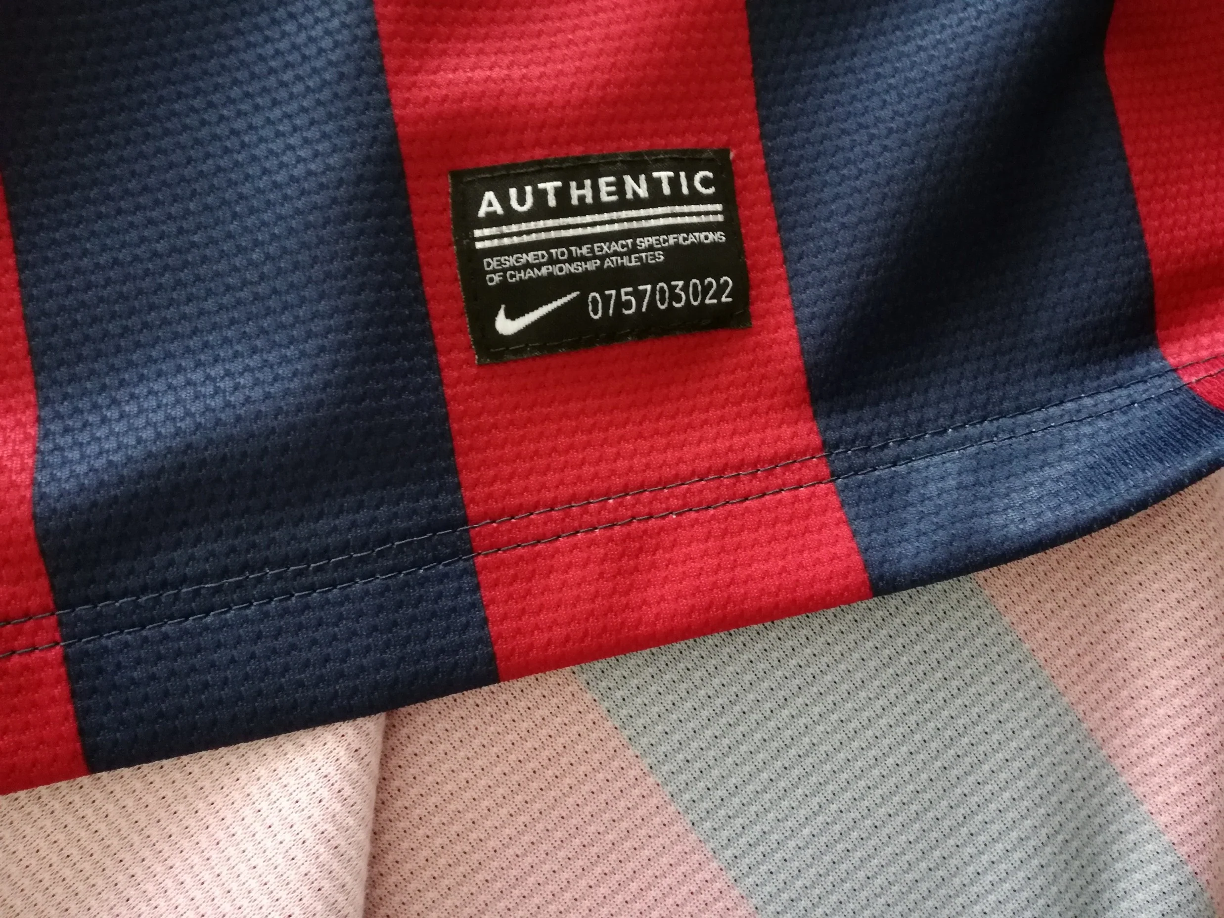 2013/14 Barcelona Home La Liga Football Shirt A. Iniesta #8 (L) - Image 7