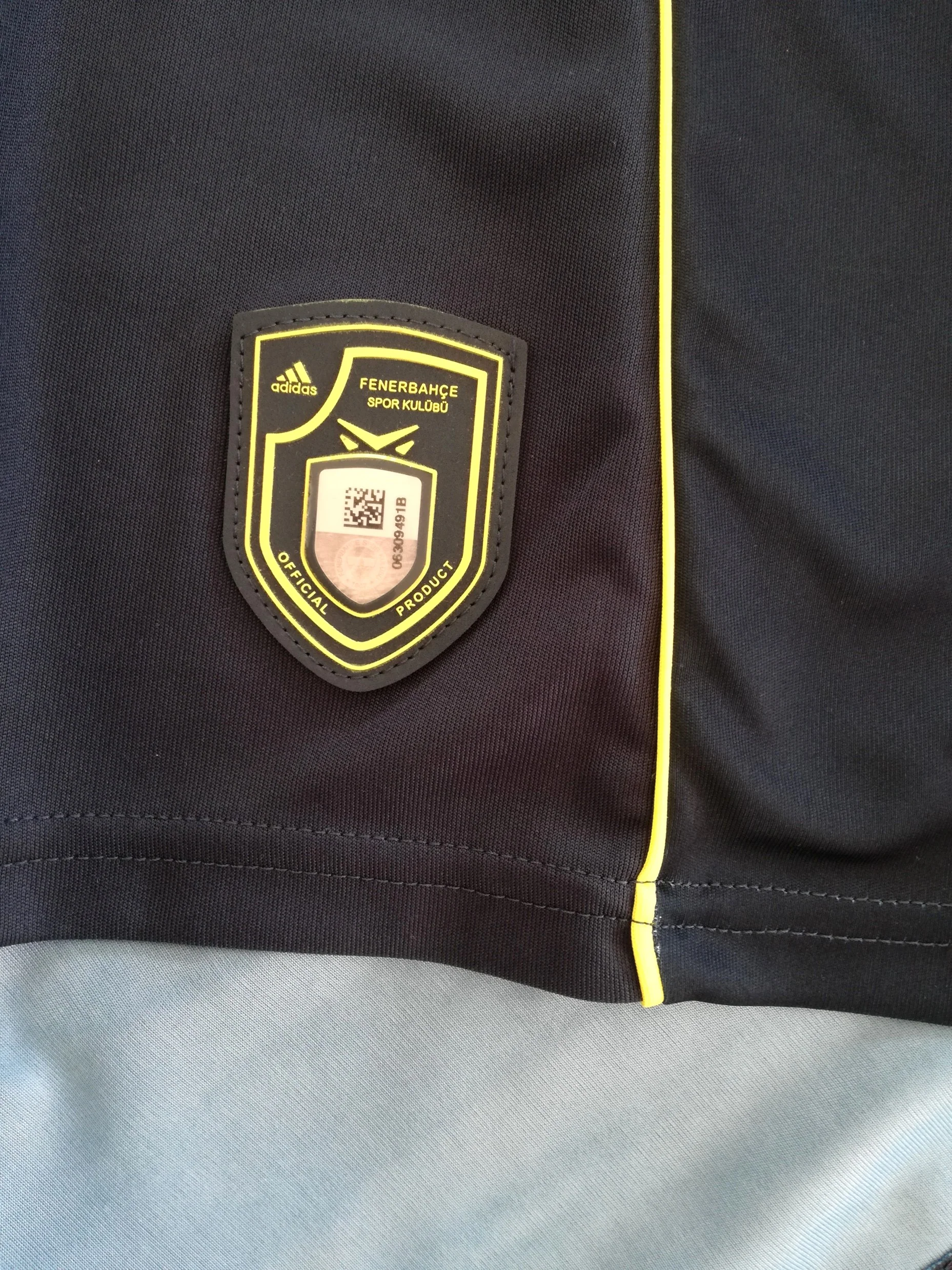 2013/14 Fenerbahçe 3rd Football Shirt (L) *BNWT* - Image 4