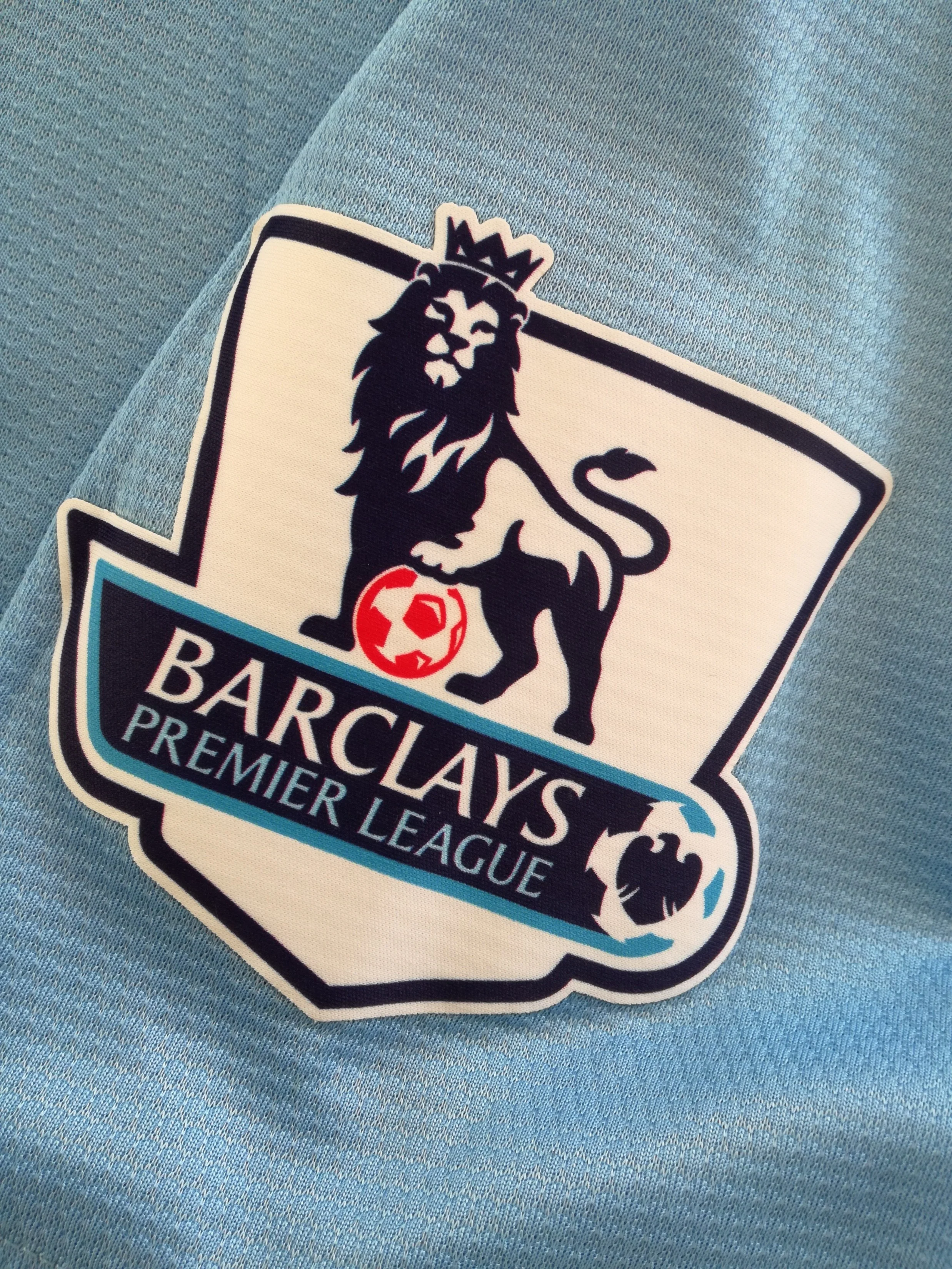 2013/14 Man City Home Premier League Football Shirt Kun Agüero #16 (S) - Image 5