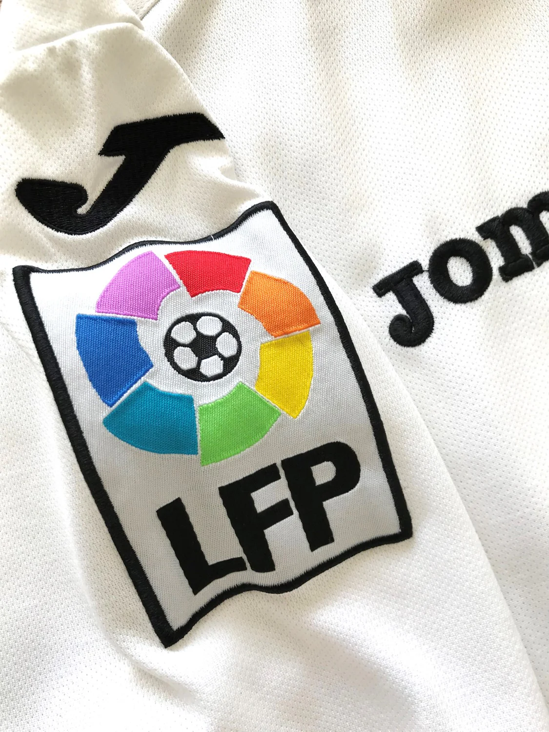 2013/14 Valencia Home La Liga Football Shirt Vargas #17 (M) - Image 3