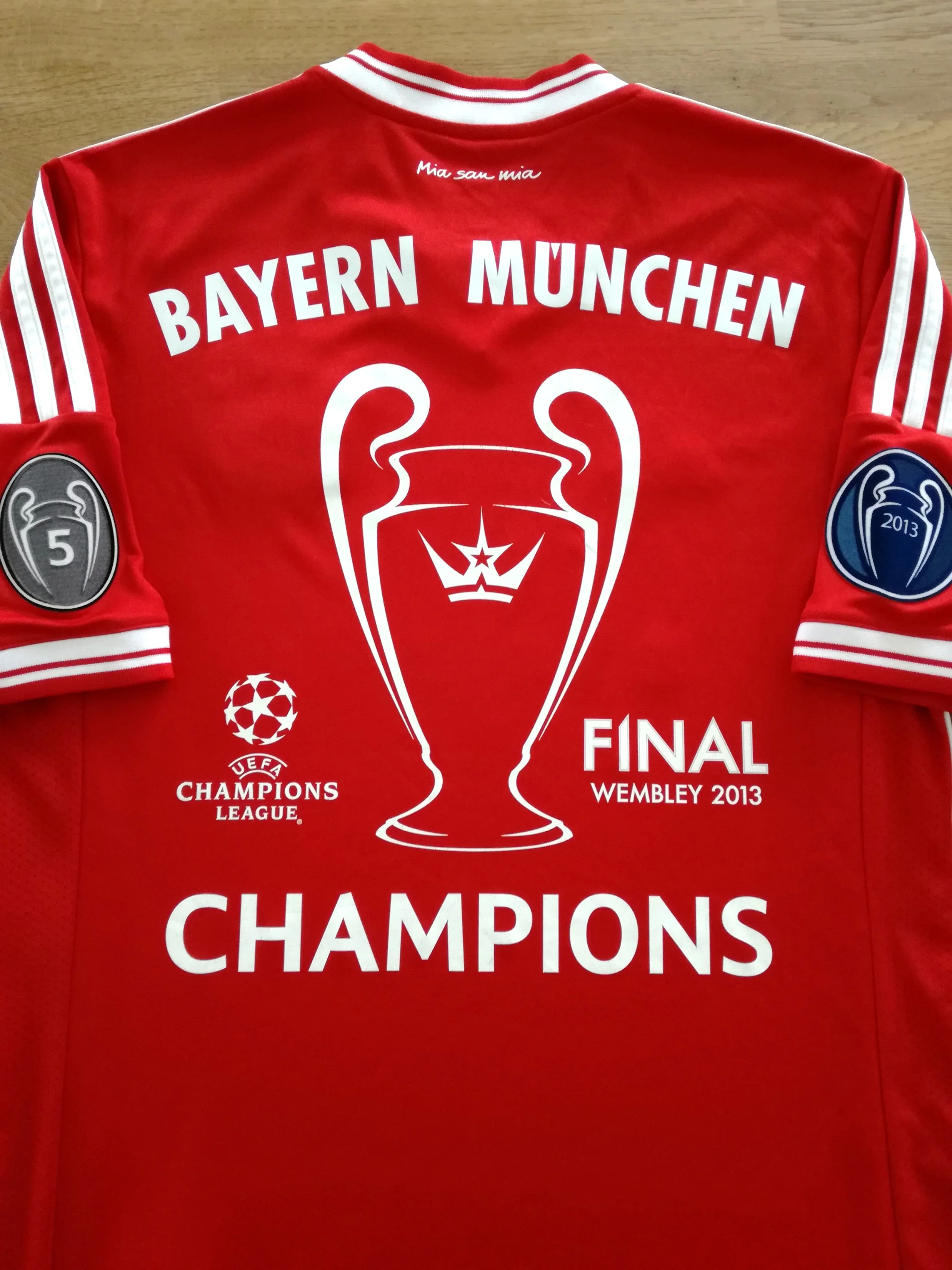 2013 Bayern Munich 'Champions League winners' Football Shirt (S)