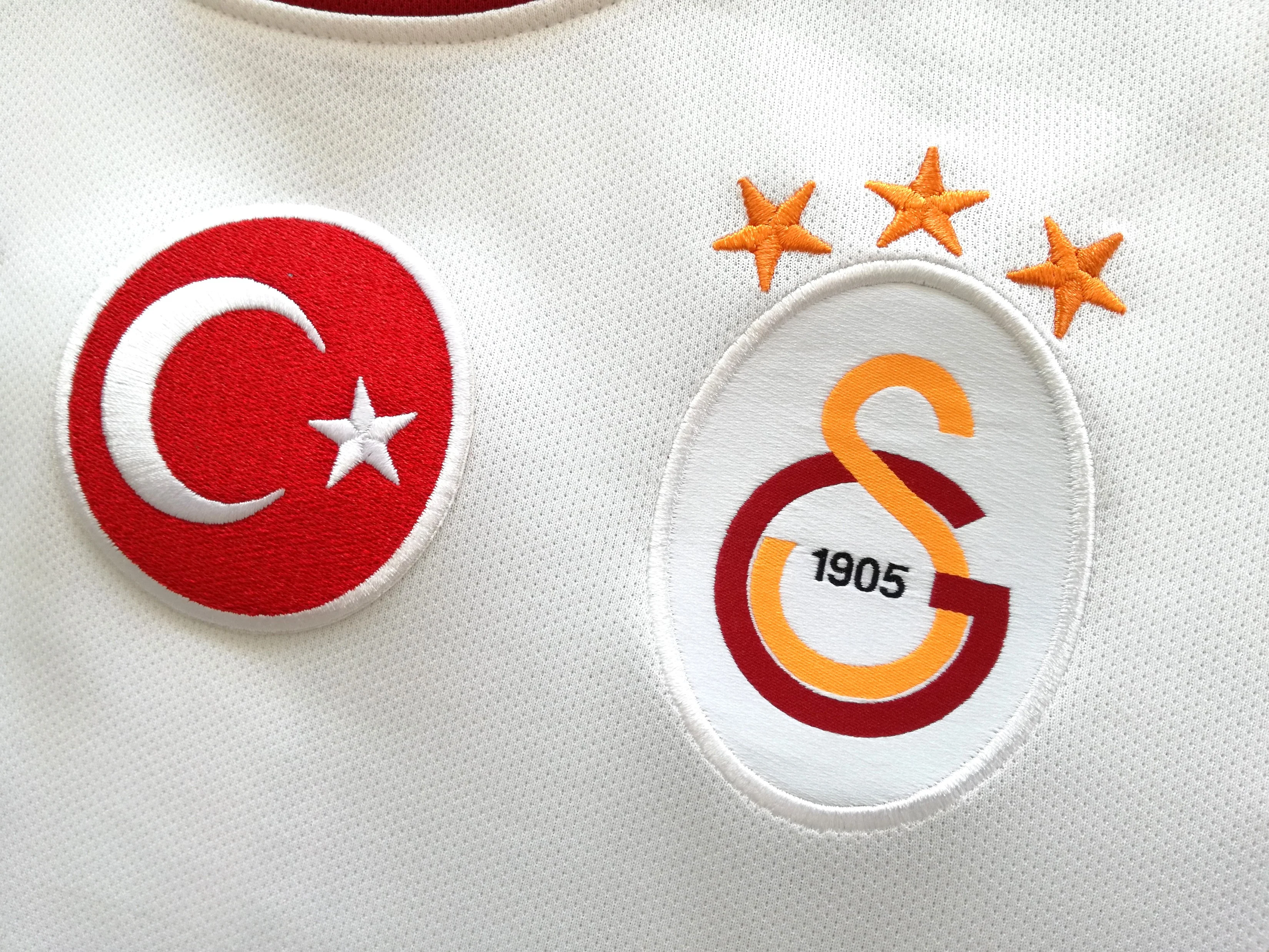 2014/15 Galatasaray Away Football Shirt Bruma #11 (S) - Image 6
