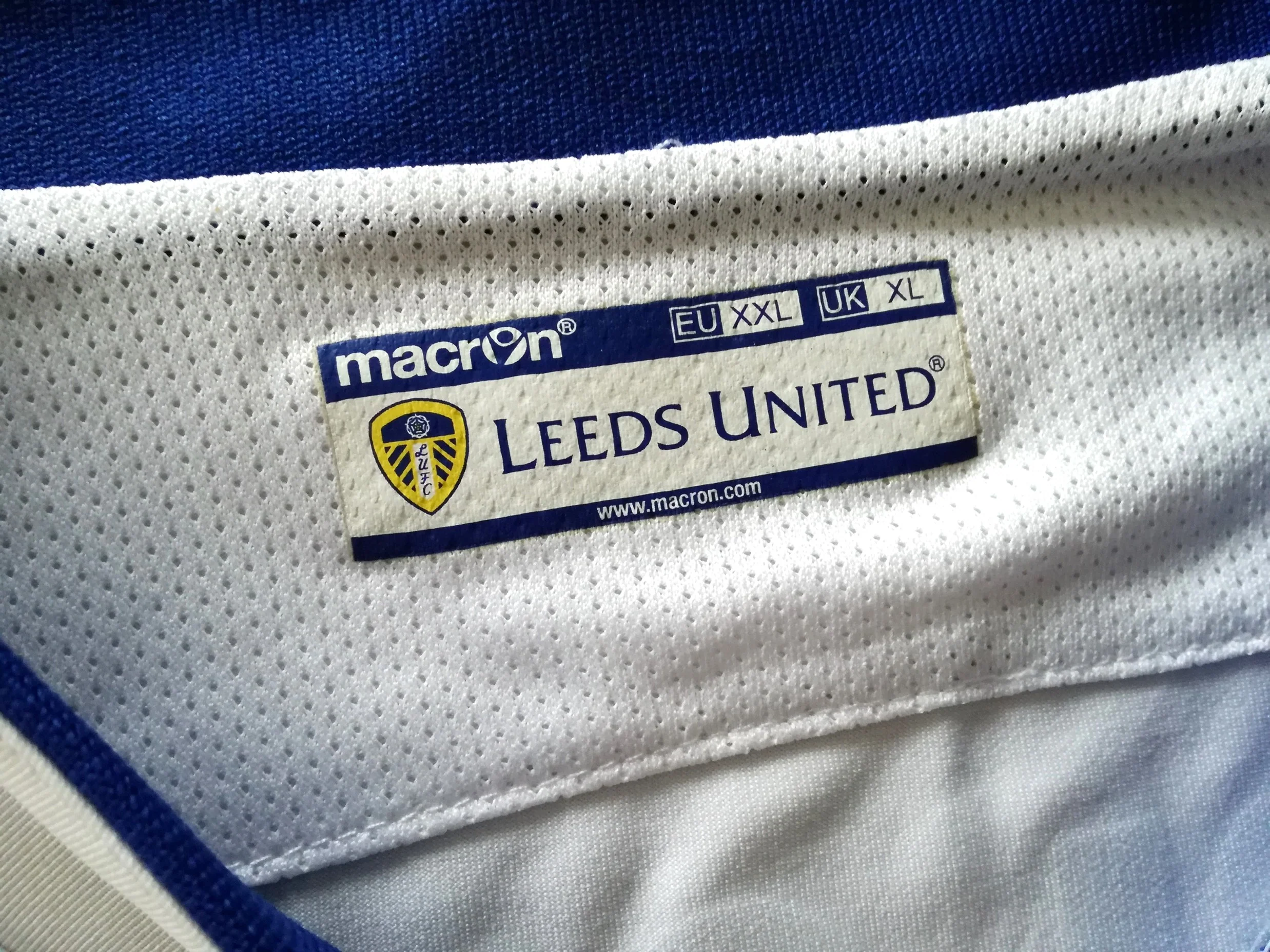 2014/15 Leeds United Home Body Fit Football League Shirt Blake #28 (XL) *BNWT* - Image 5