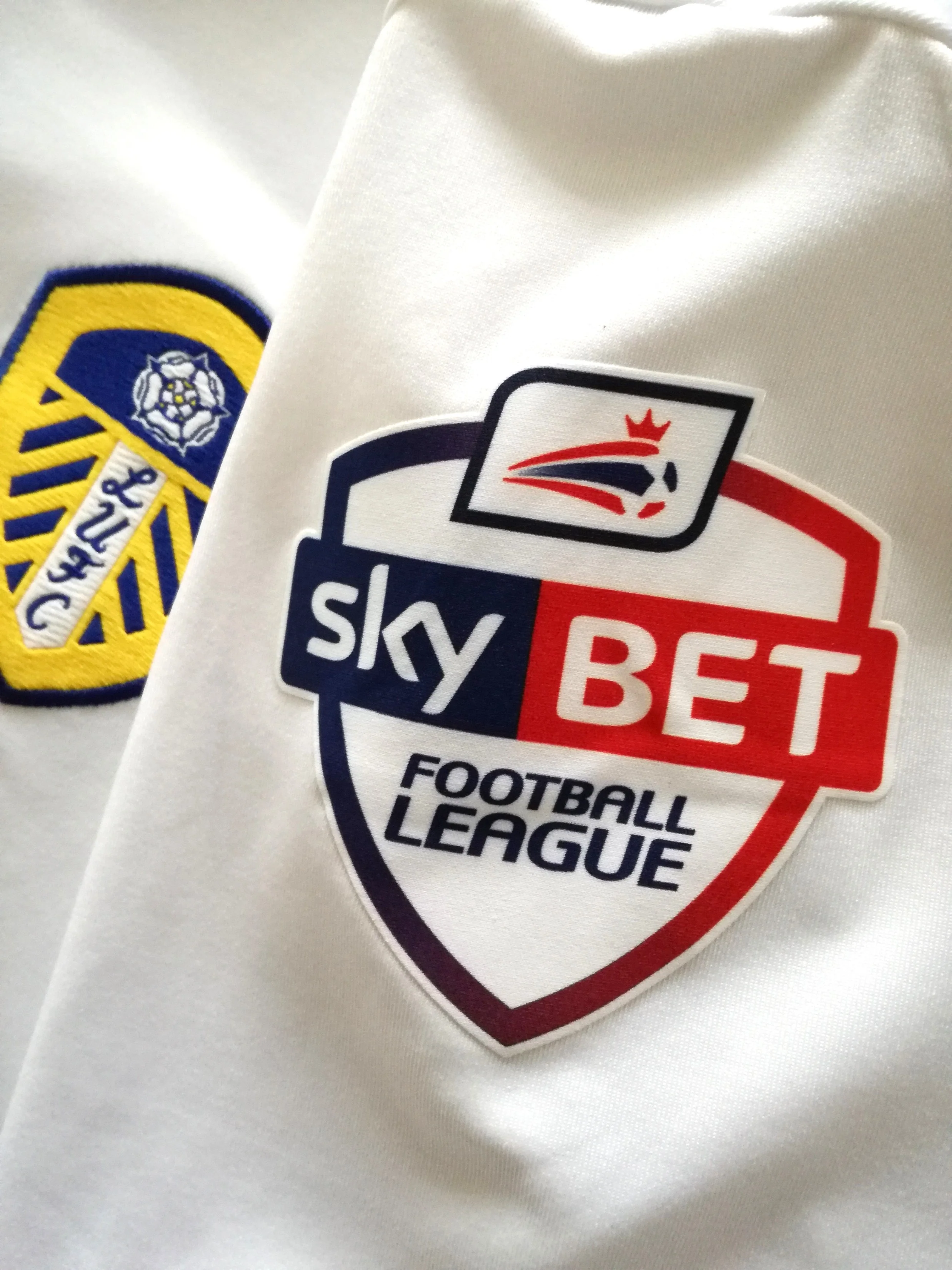 2014/15 Leeds United Home Body Fit Football League Shirt Blake #28 (XL) *BNWT* - Image 9