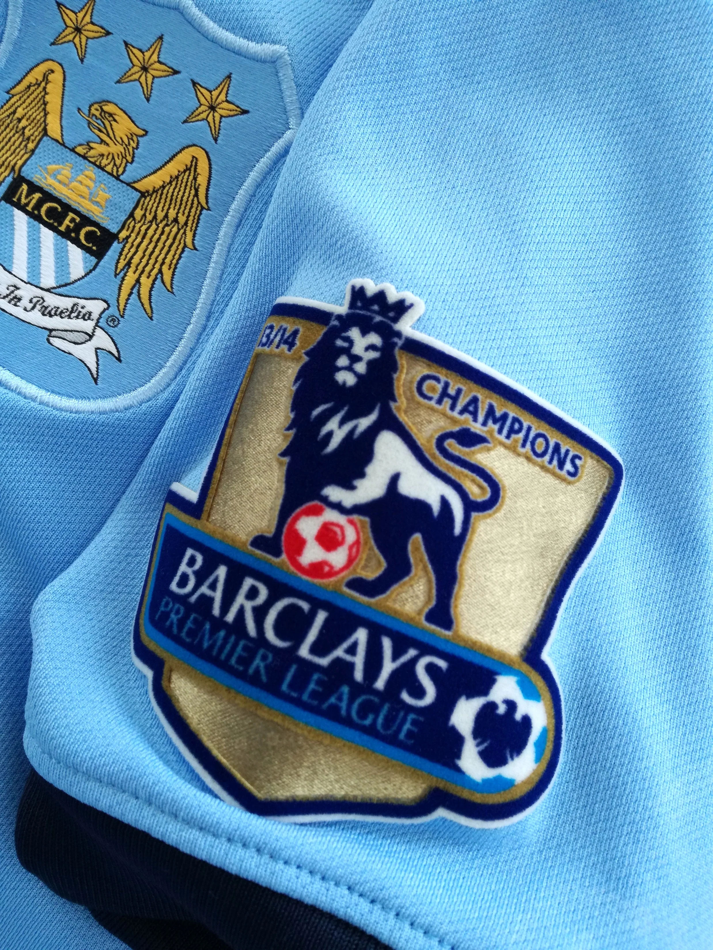 2014/15 Man City Home Premier League Football Shirt Kun Agüero #16 (Kids) - Image 4
