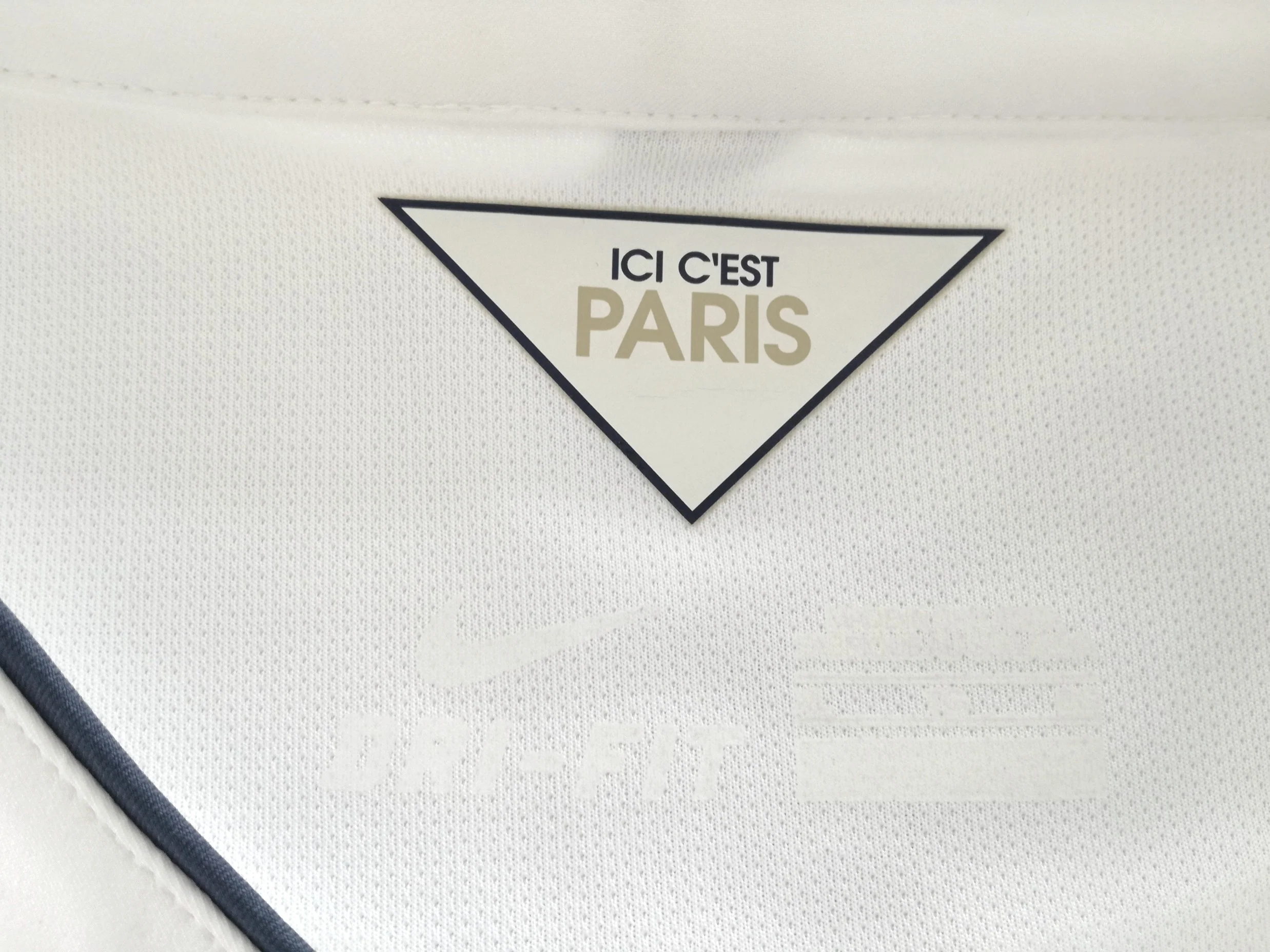 2014/15 PSG Away Ligue 1 Football Shirt Ibrahimovic #10 (XL) - Image 5