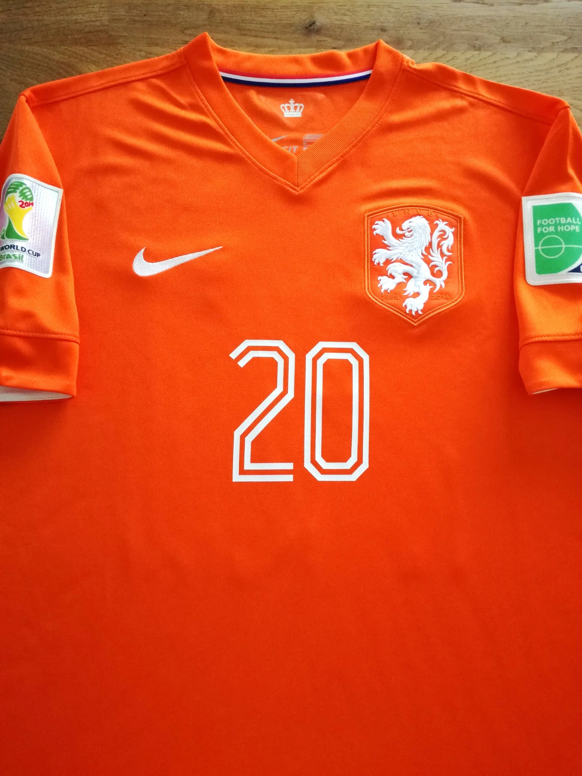 2014 Netherlands Home World Cup Football Shirt Wijnaldum #20 (M) - Image 2