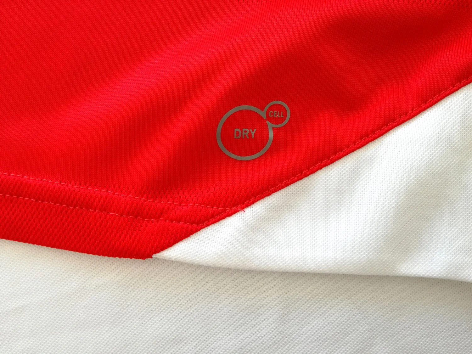2015/16 Arsenal Home Football Shirt Lord Bendtner #52 (S) - Image 8
