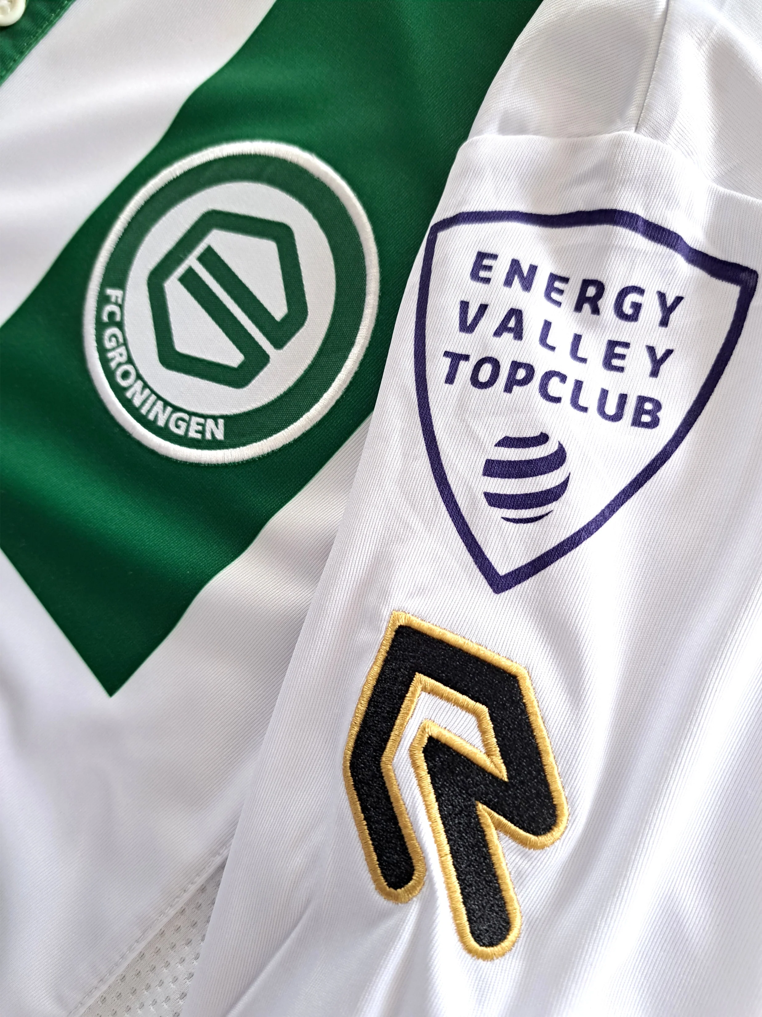 2015/16 FC Groningen Home Football Shirt (S) - Image 3