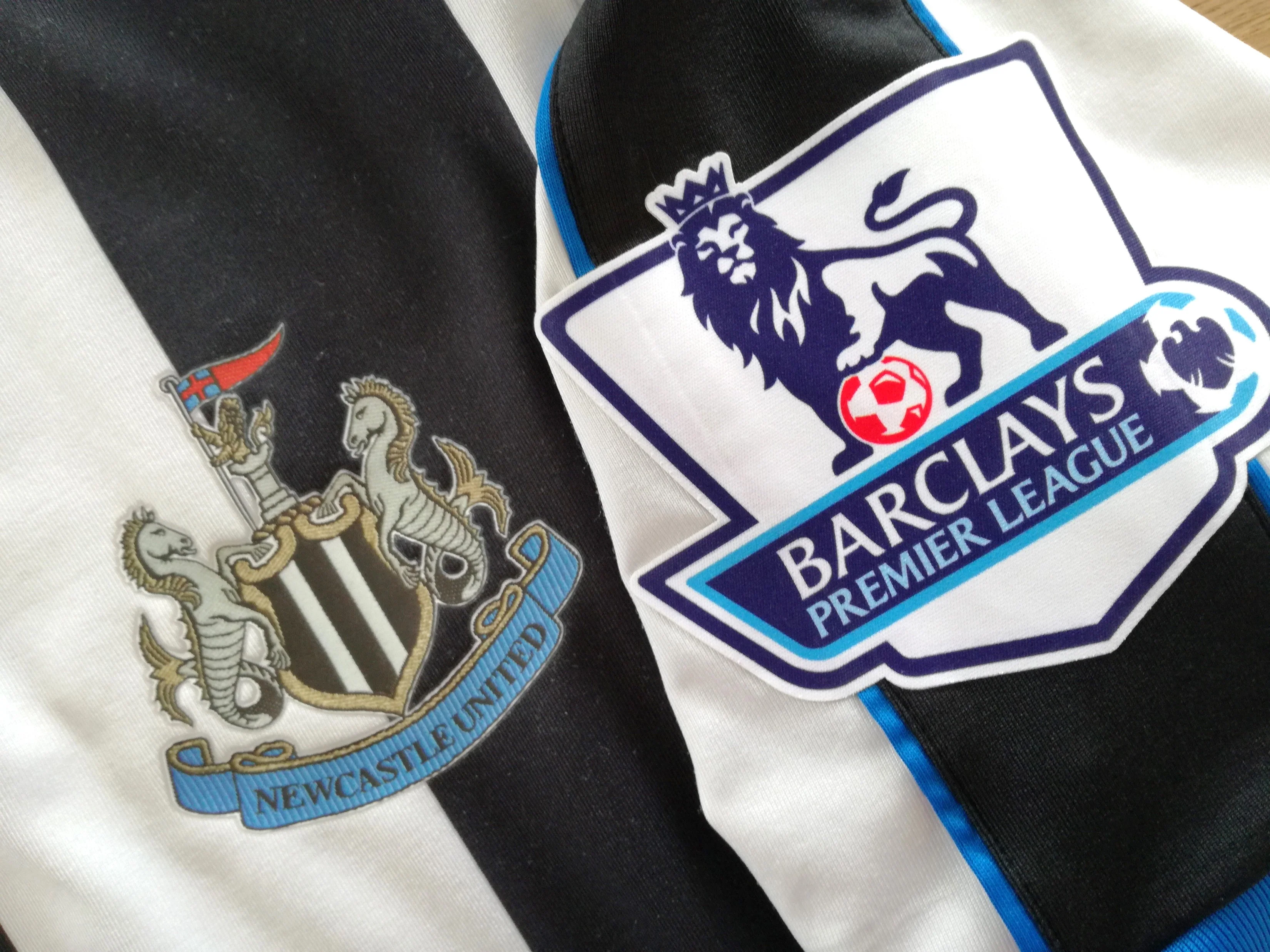 2016 Newcastle United Home Match Worn (vs Man Utd) Premier League Football Shirt Mbemba #18 (L) - Image 4