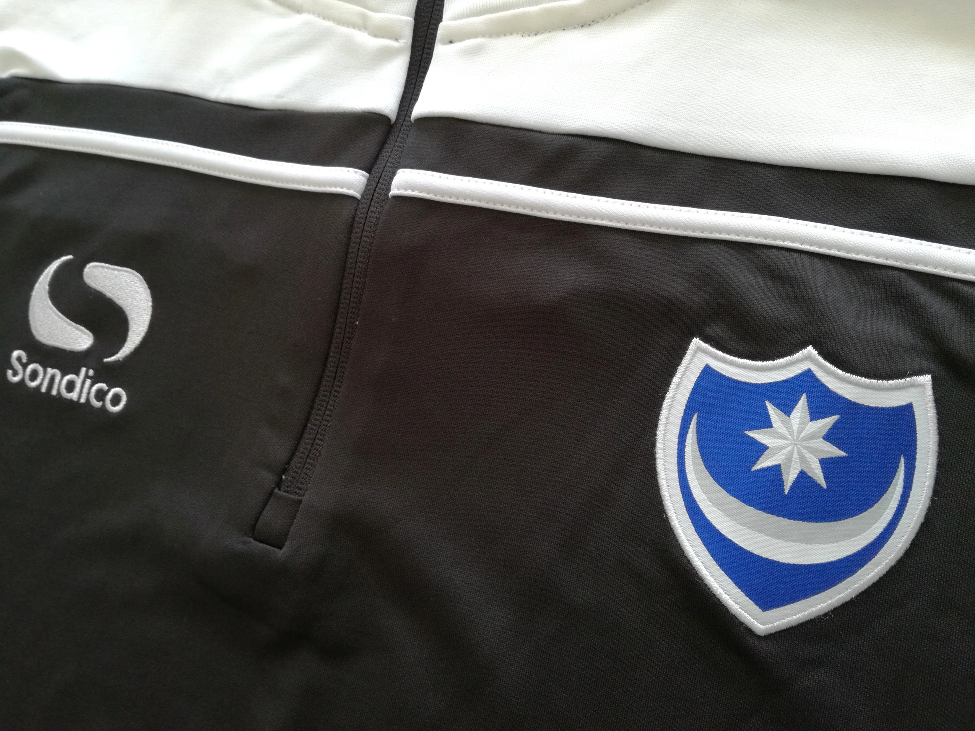 2015/16 Portsmouth Football Training Top - White (M) *BNWT* - Image 4