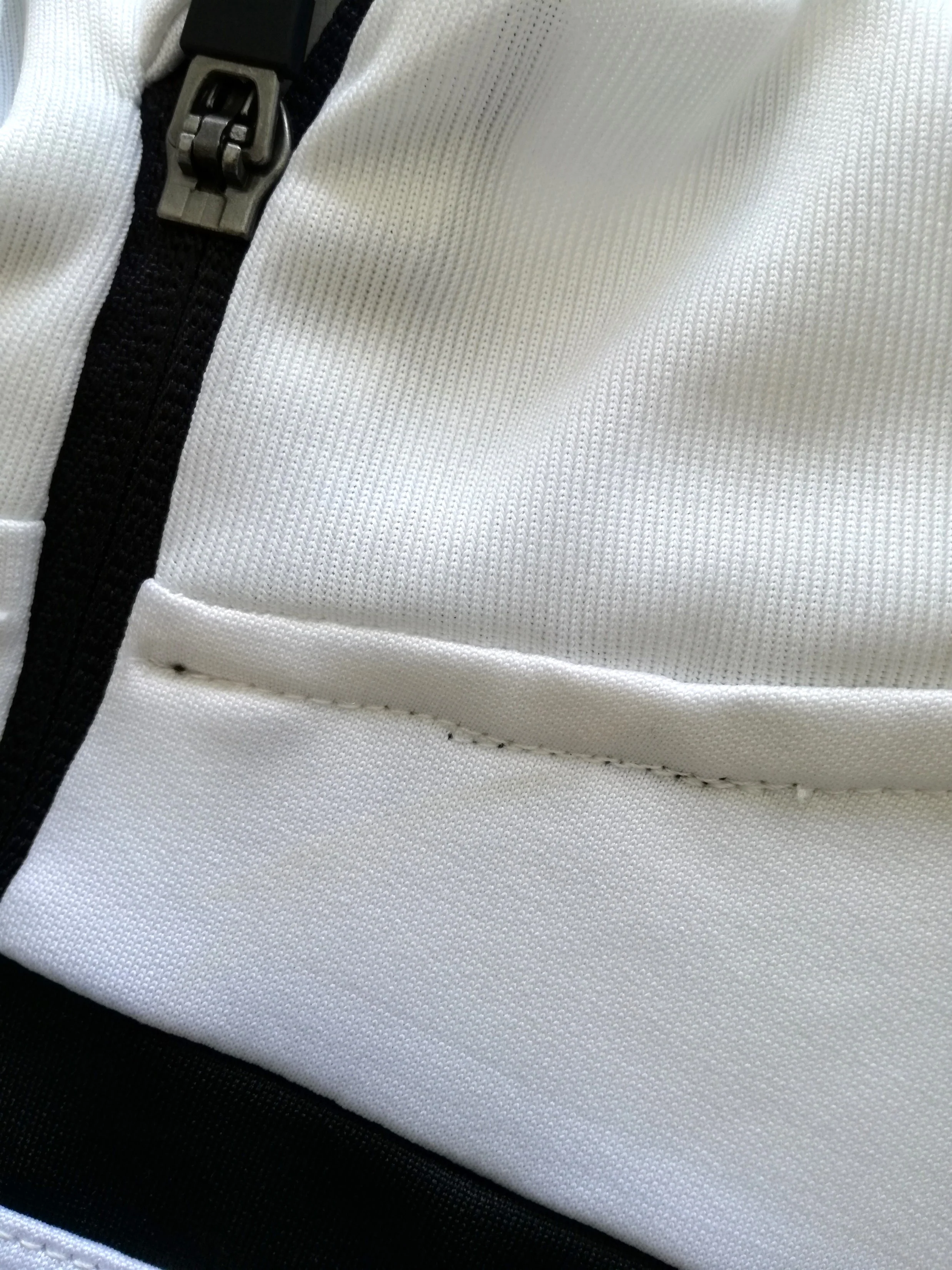 2015/16 Portsmouth Football Training Top - White (M) *BNWT* - Image 5