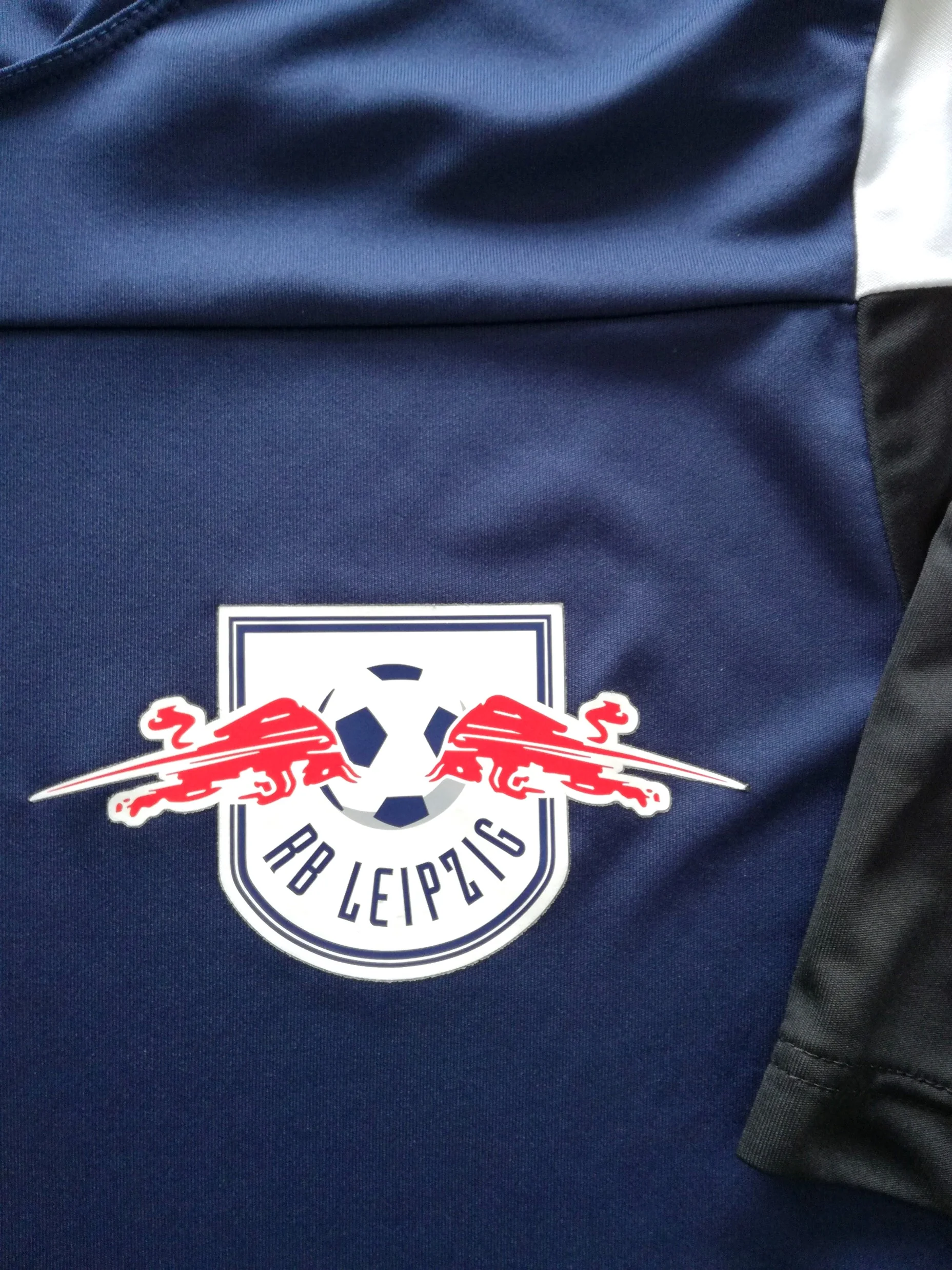2015/16 RB Leipzig Football Training Shirt (L) - Image 5