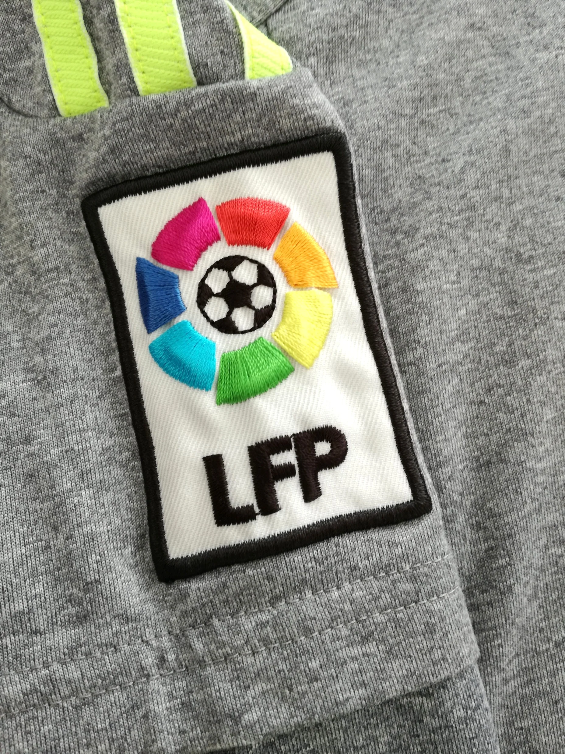 2015/16 Real Madrid Away La Liga Football Shirt. (S) - Image 3
