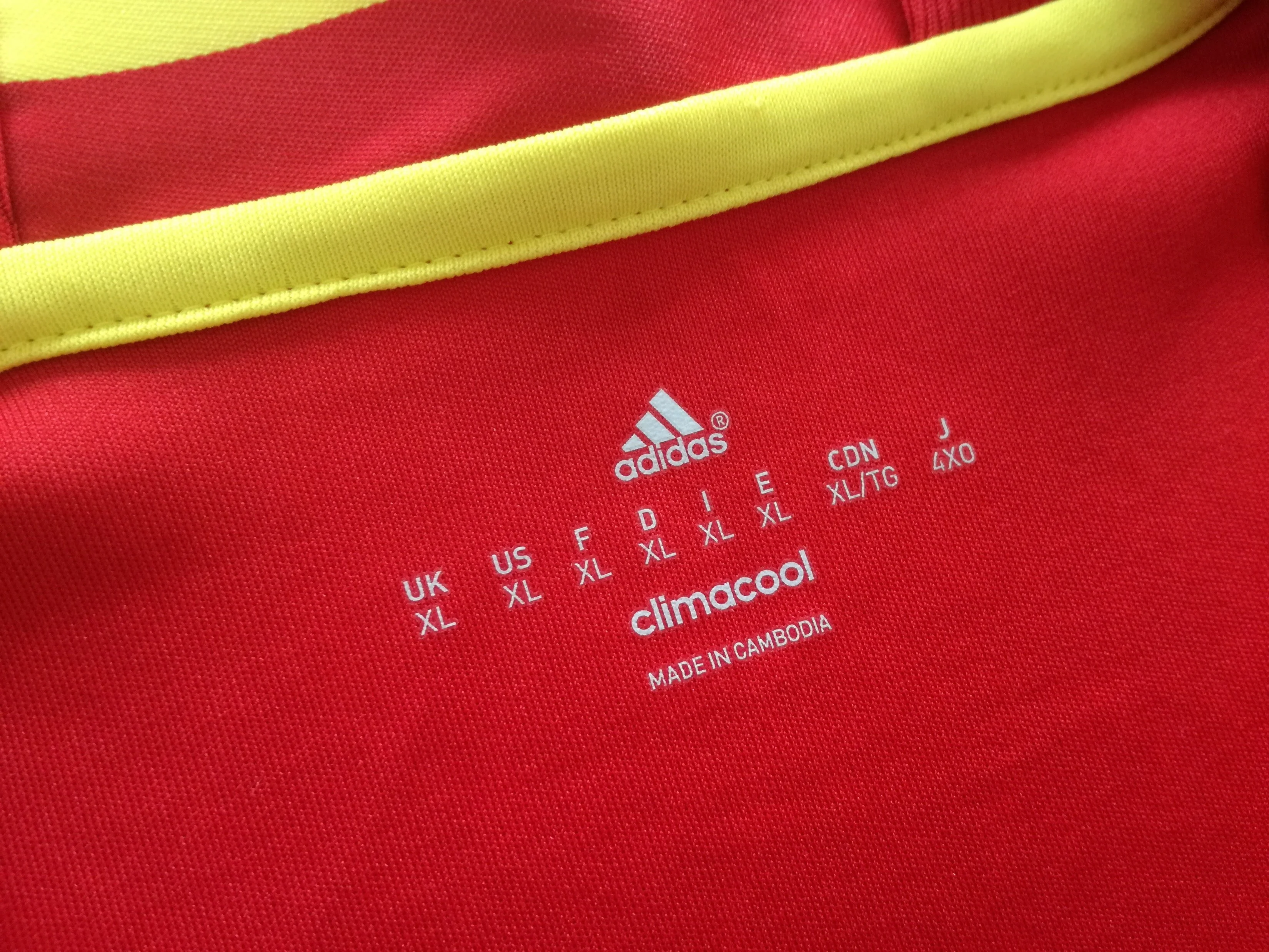 2015/16 Spain Home Football Shirt. (XL) - Image 2