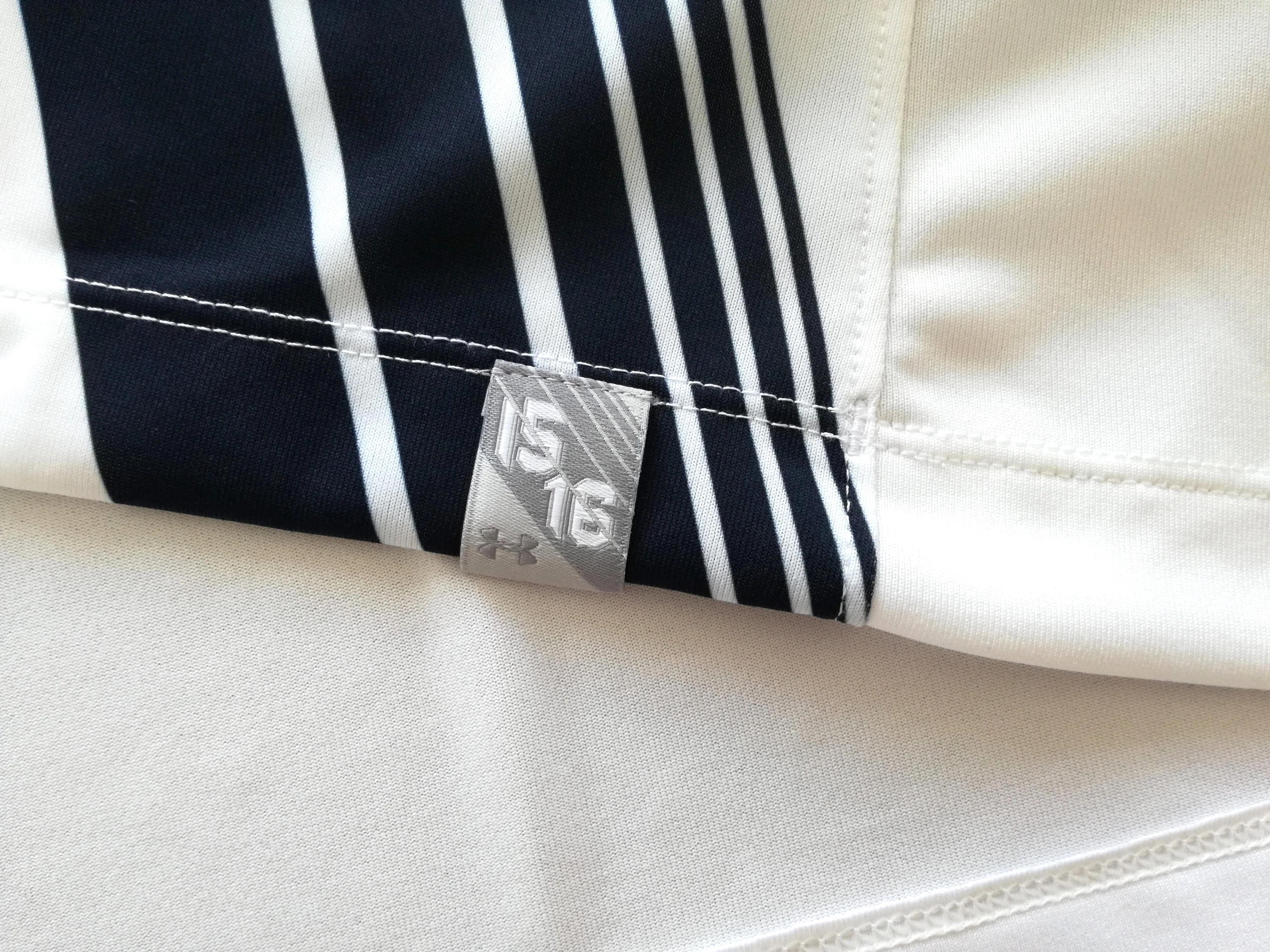 2015/16 Tottenham Home Premier League Football Shirt Kane #18 (XL) - Image 6